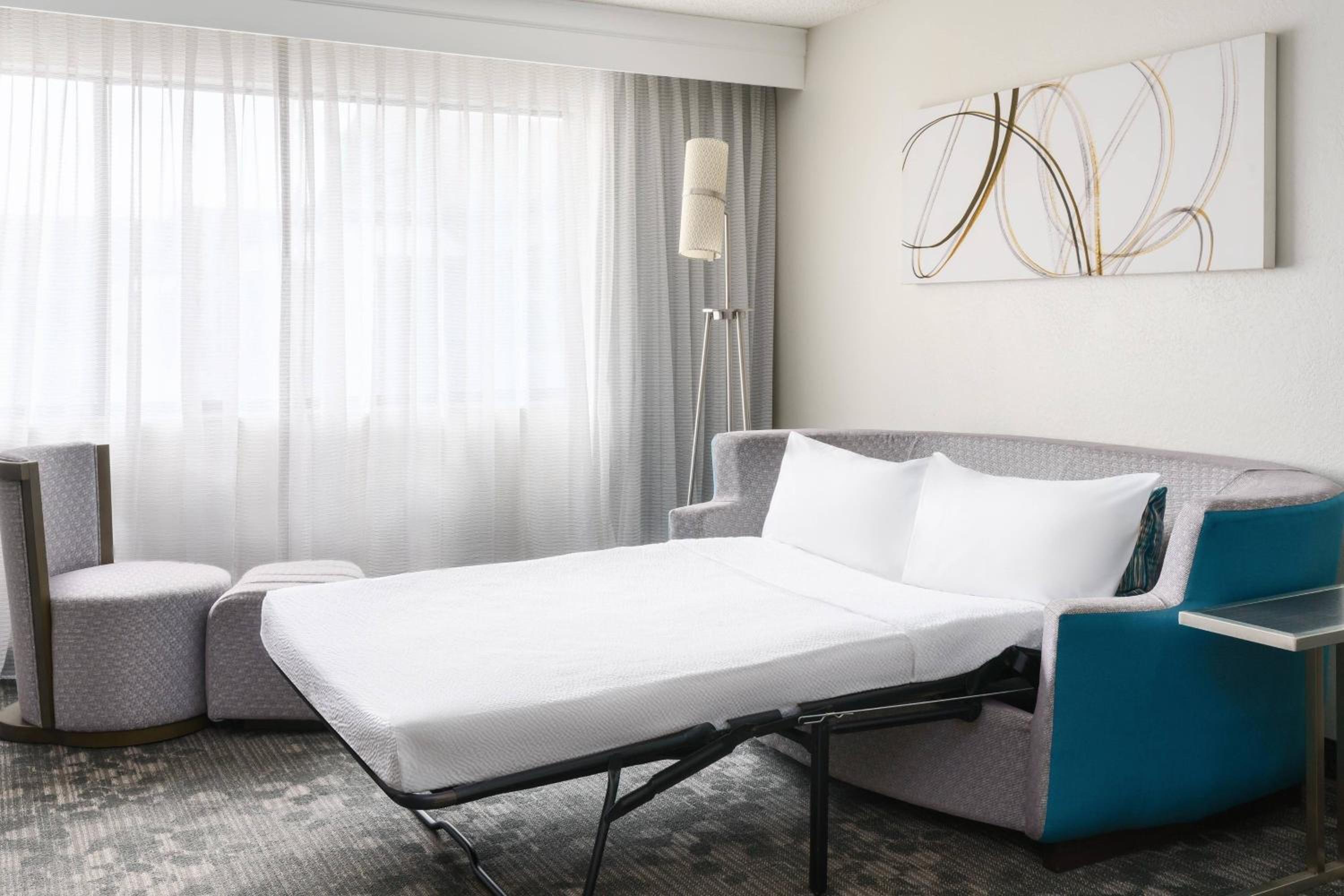 King Room - Mobility/Hearing Accessible with Tub
