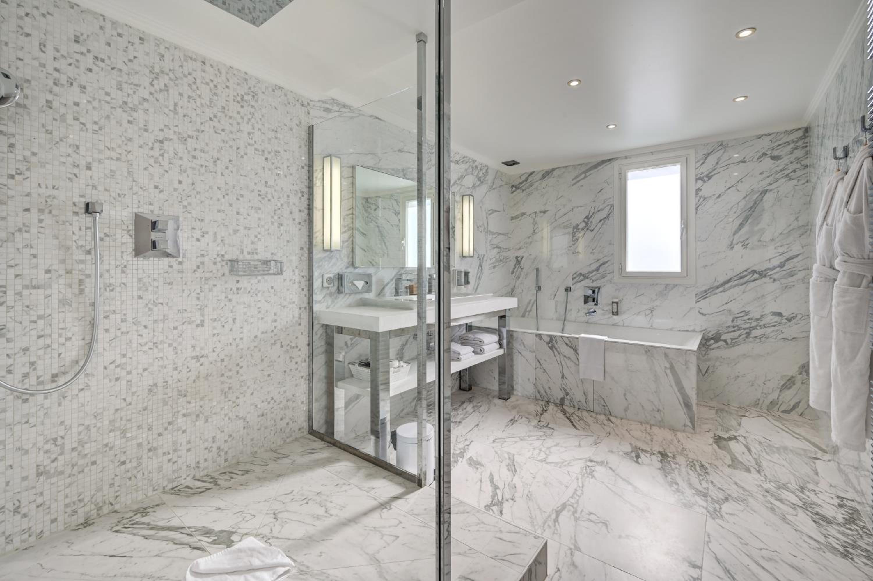 Executive Suite - Photo 3