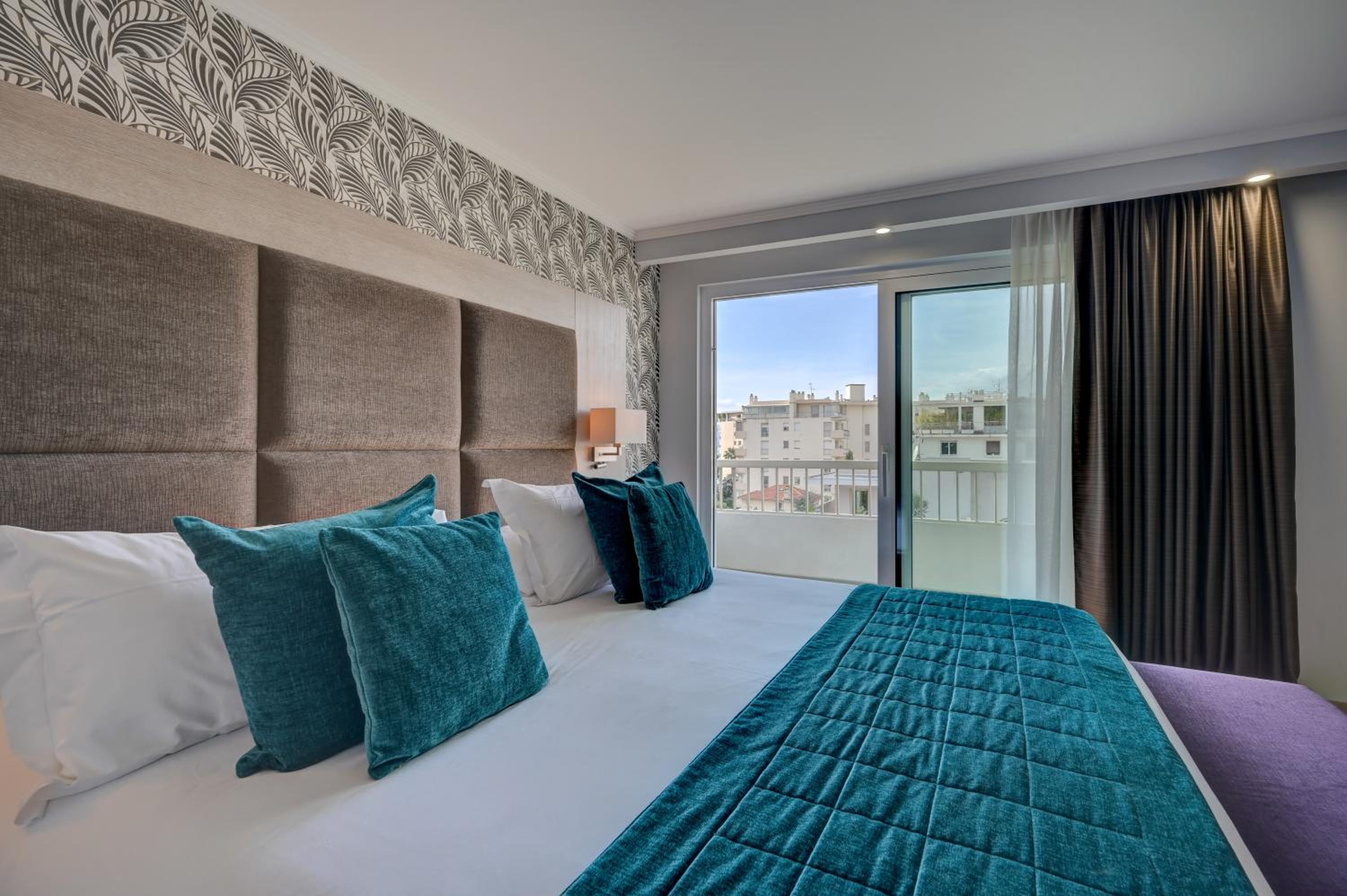 Executive Suite - Photo 1