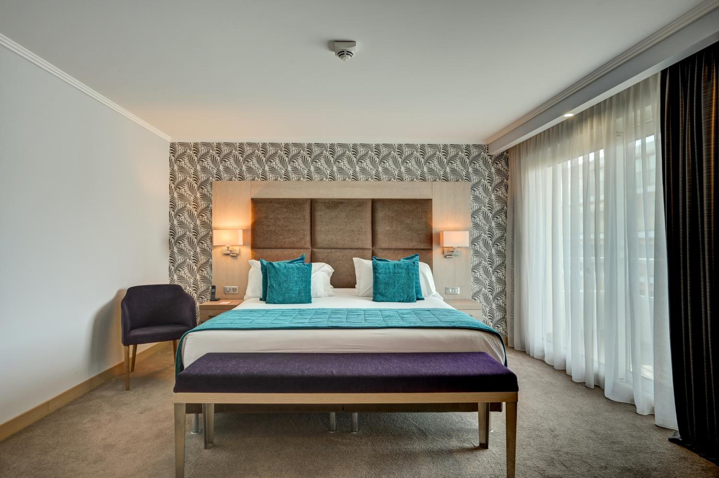 Executive Suite - Photo 5