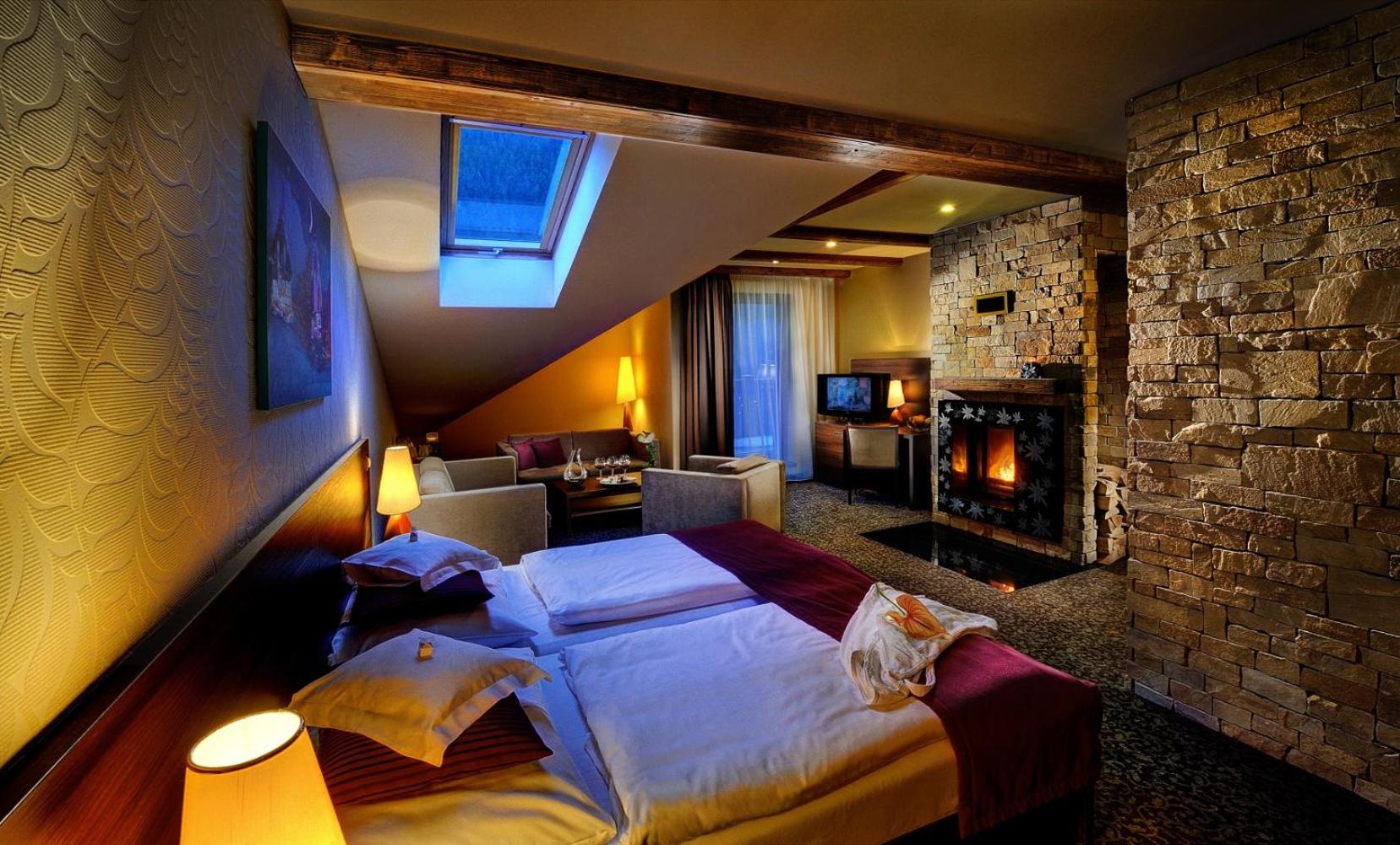 Deluxe Family Room