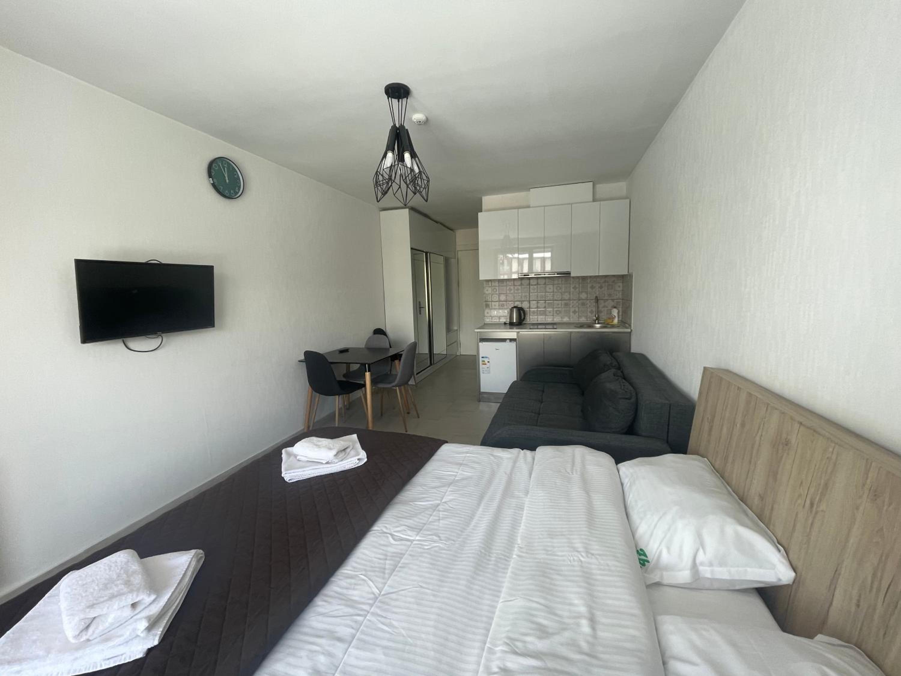 Studio Apartment with Balcony photo 1