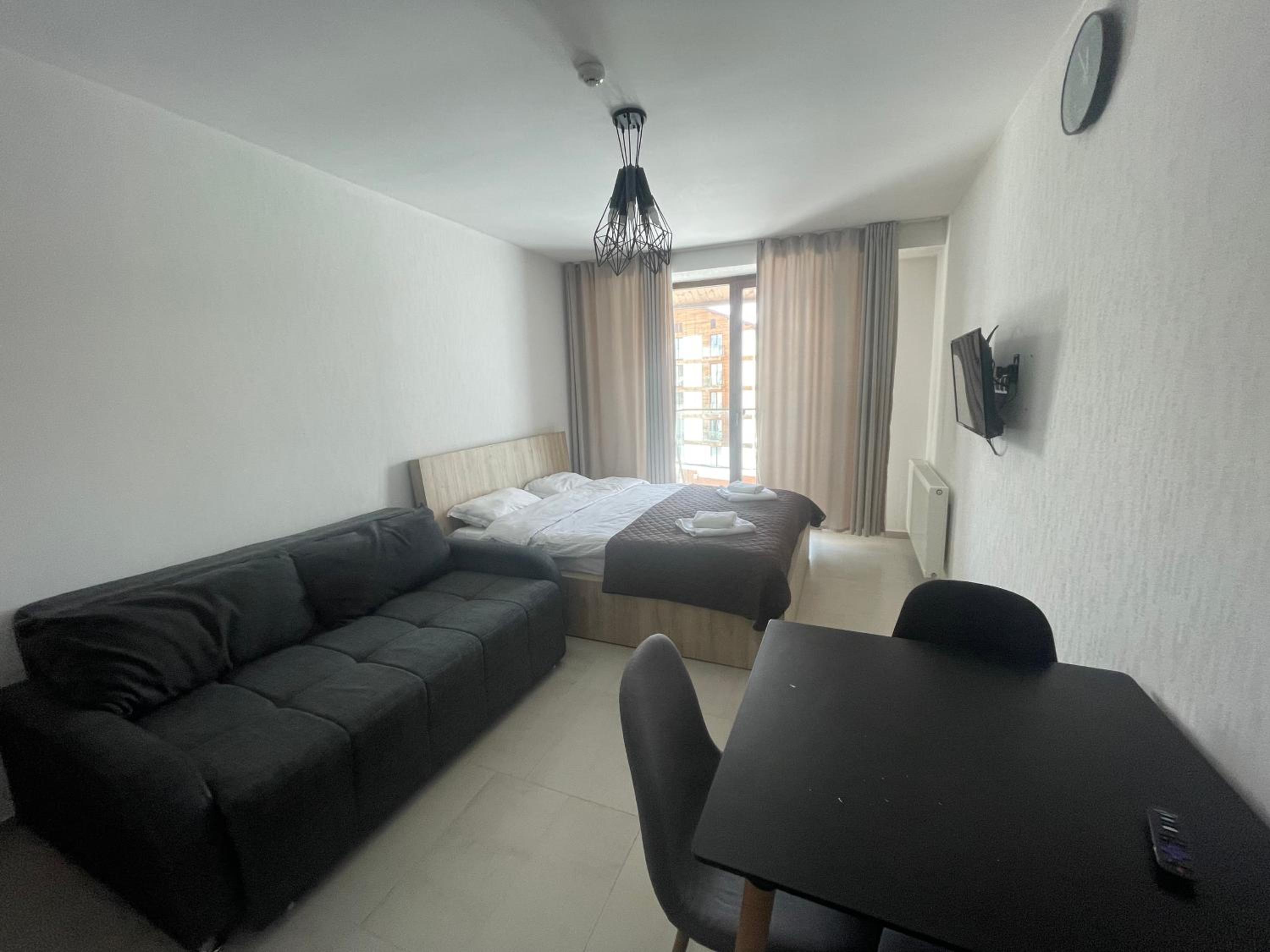 Studio Apartment with Balcony photo 2