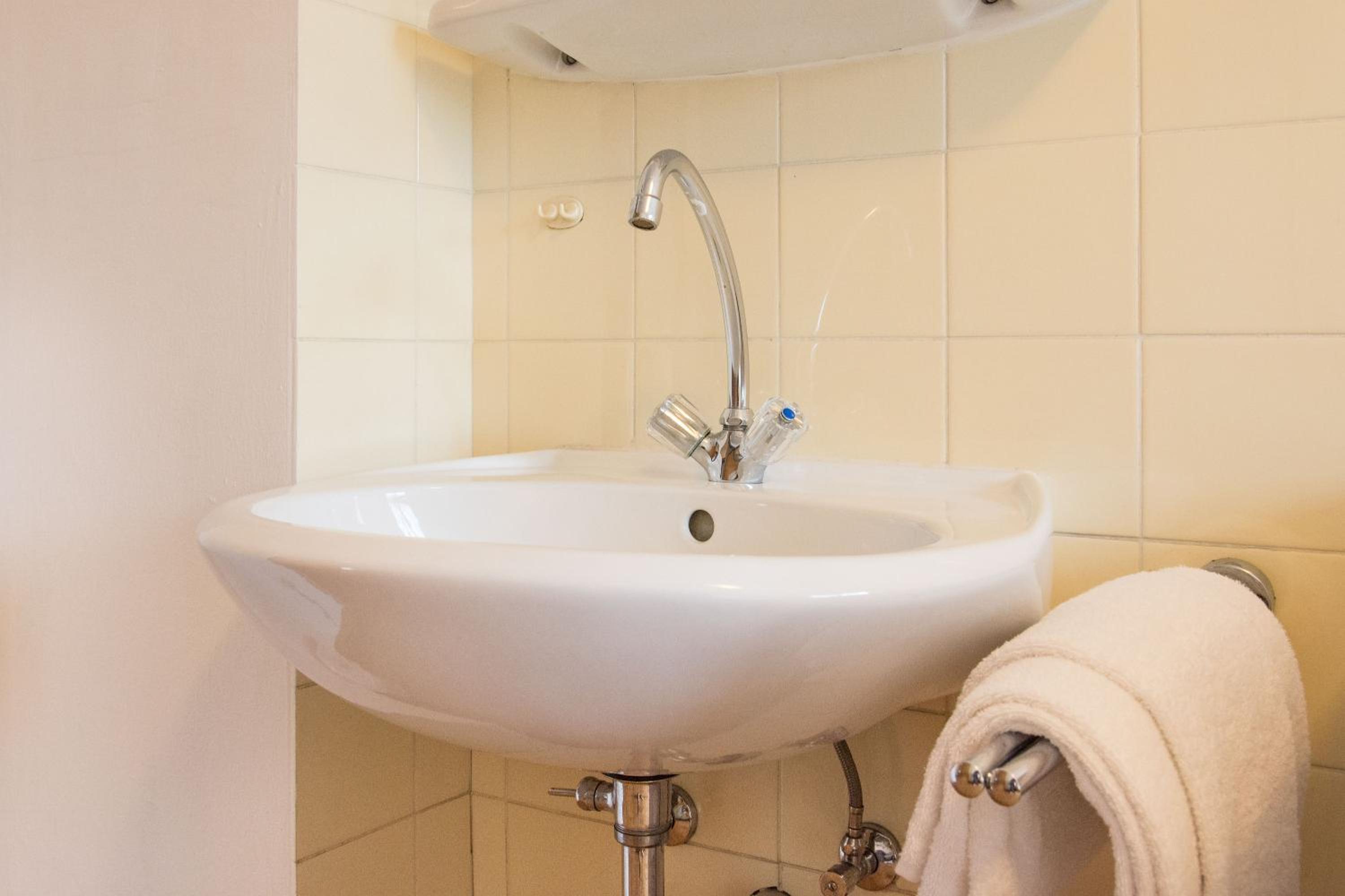 Twin Room with Shared Bathroom photo 3