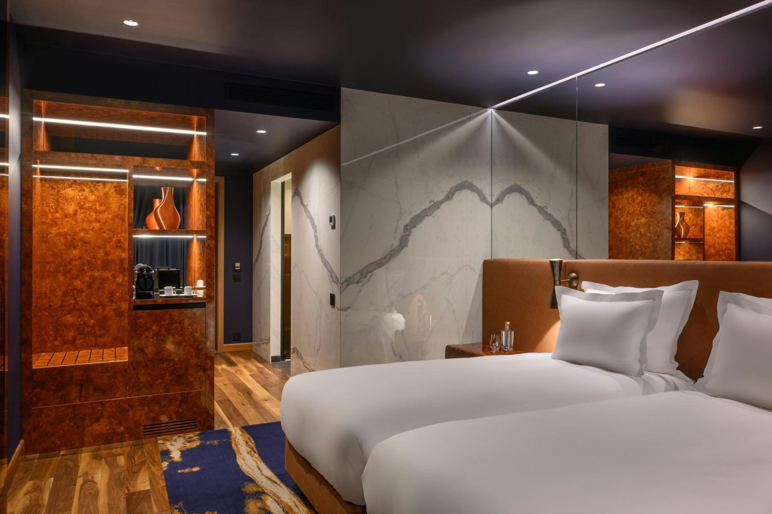 Superior Twin Room with Balcony - Photo 1