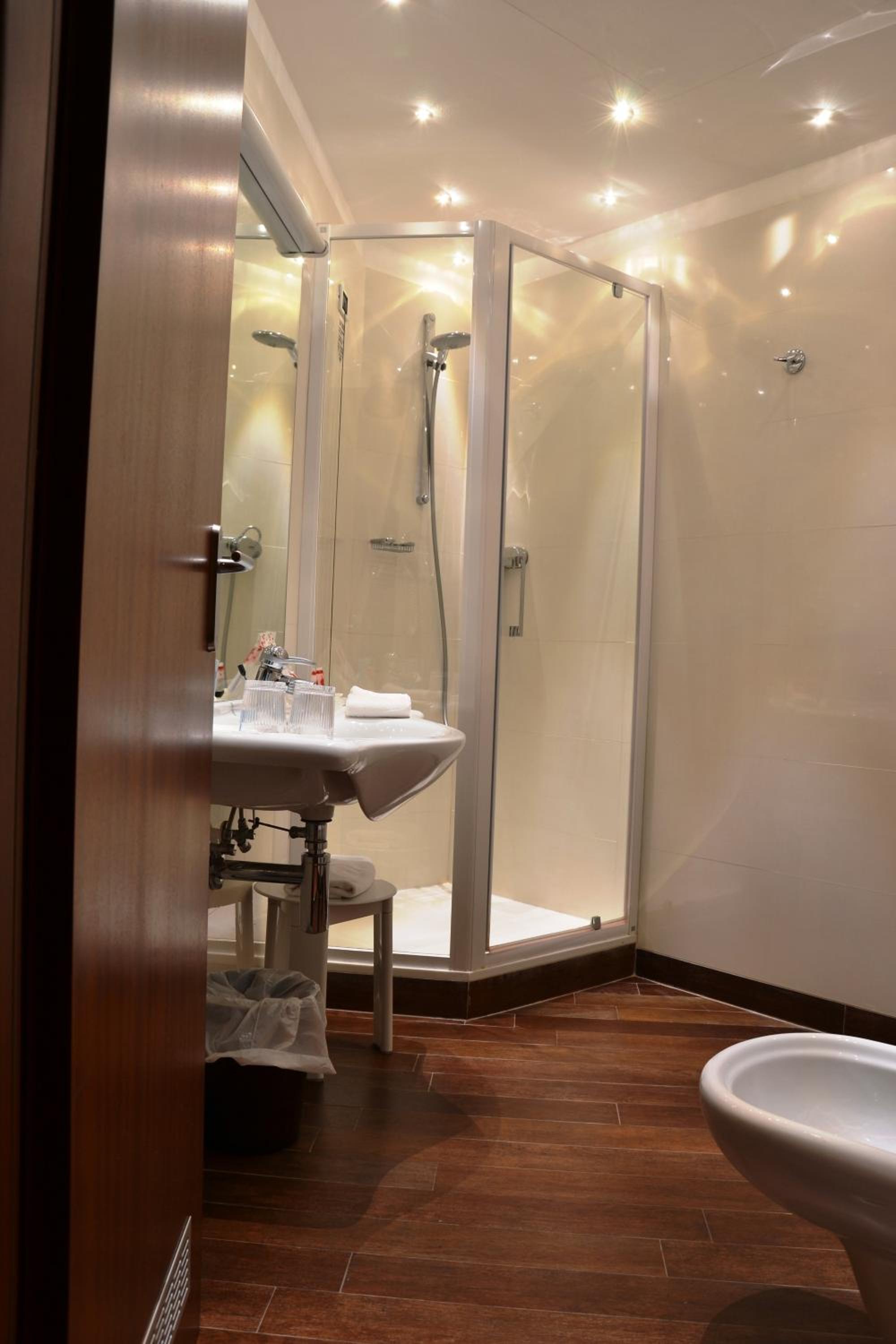 Comfort King Room - Photo 3