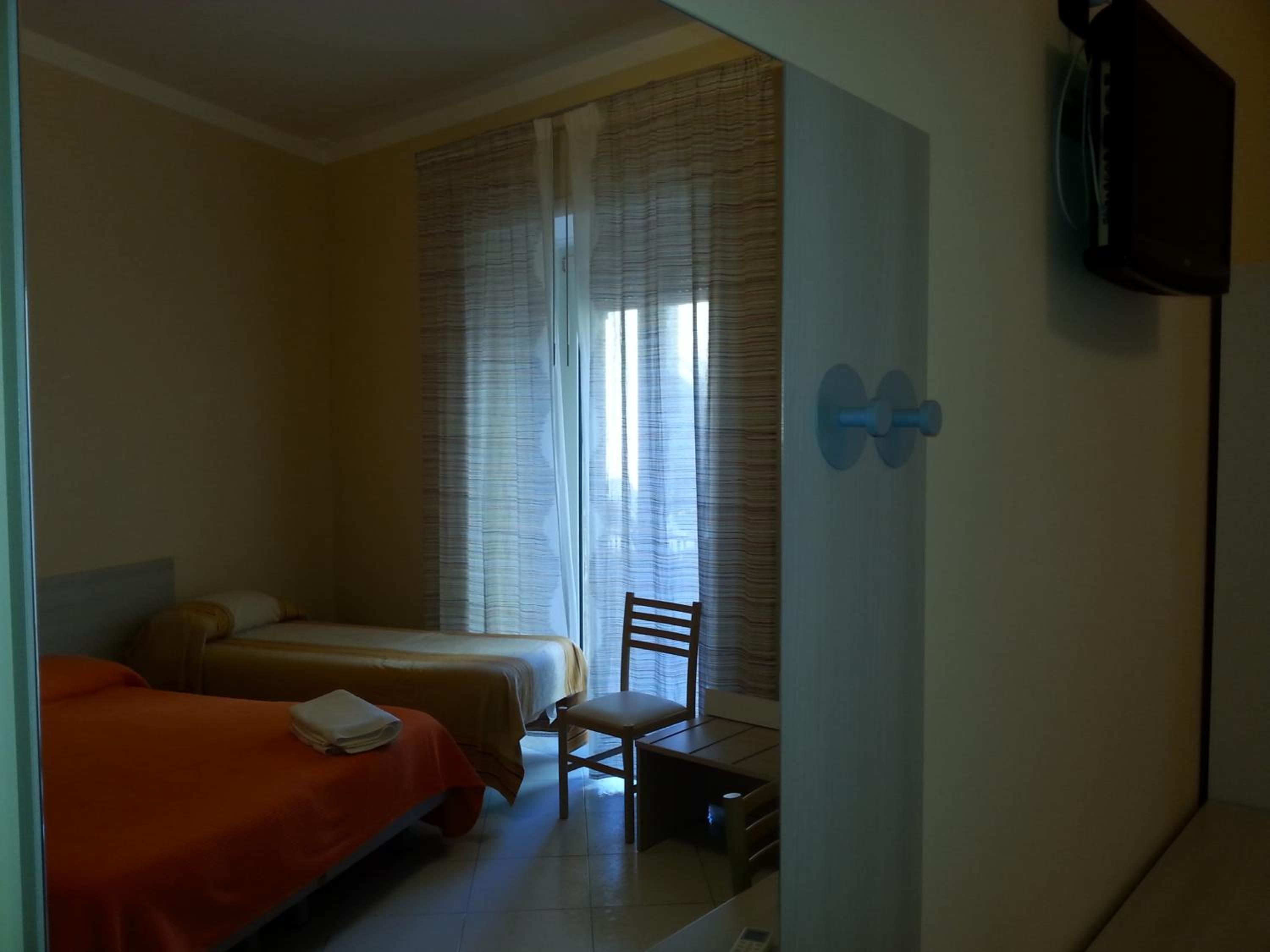 Triple Room - Photo 7