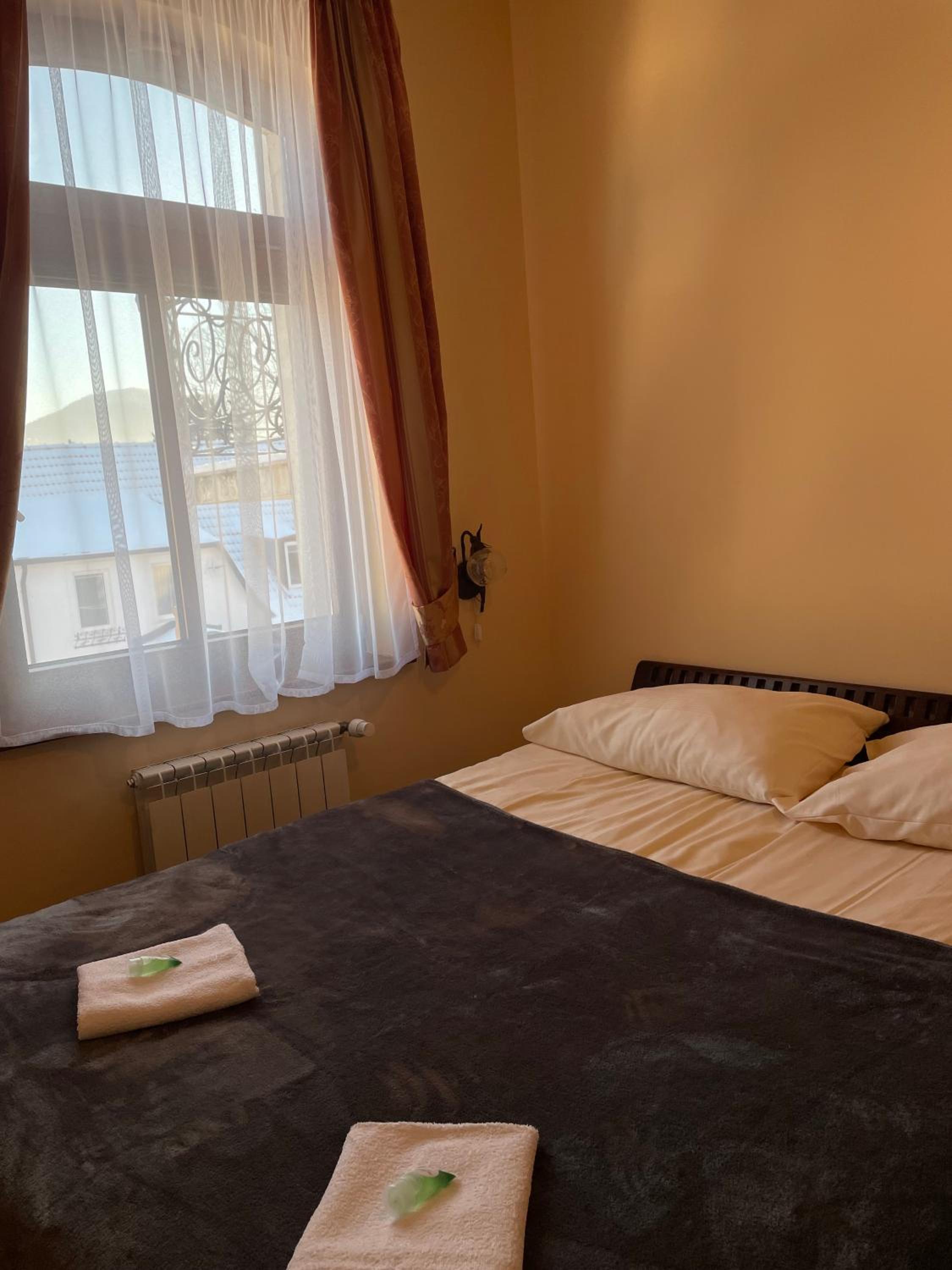 Small Double Room - Photo 5