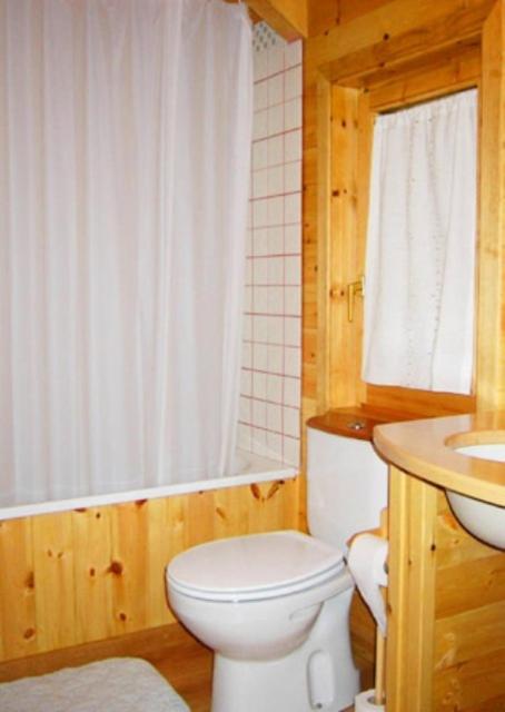 One-Bedroom Bungalow (2 Adults) photo 3