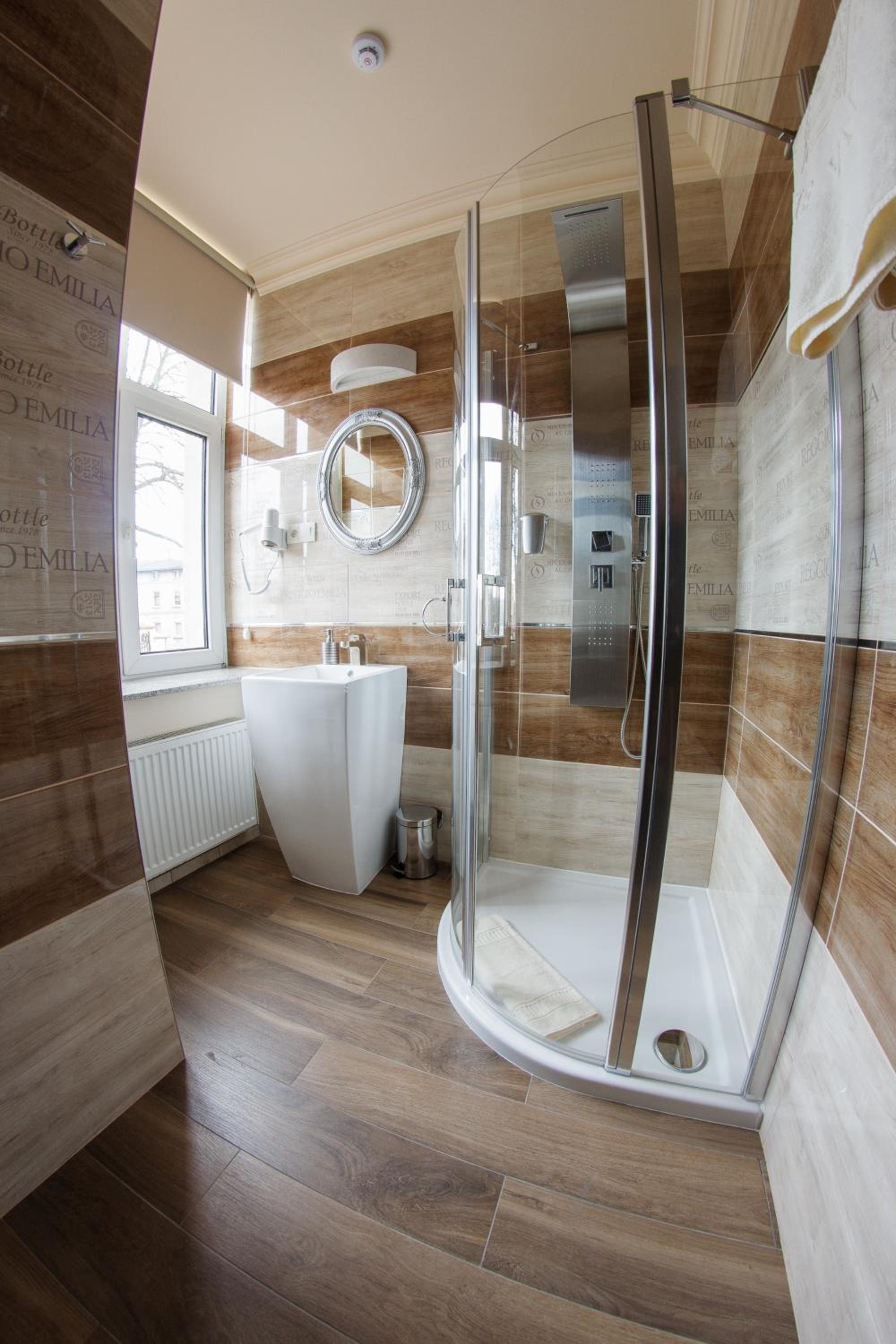 Budget Double Room with unlimited access to Roman Terms - Photo 12