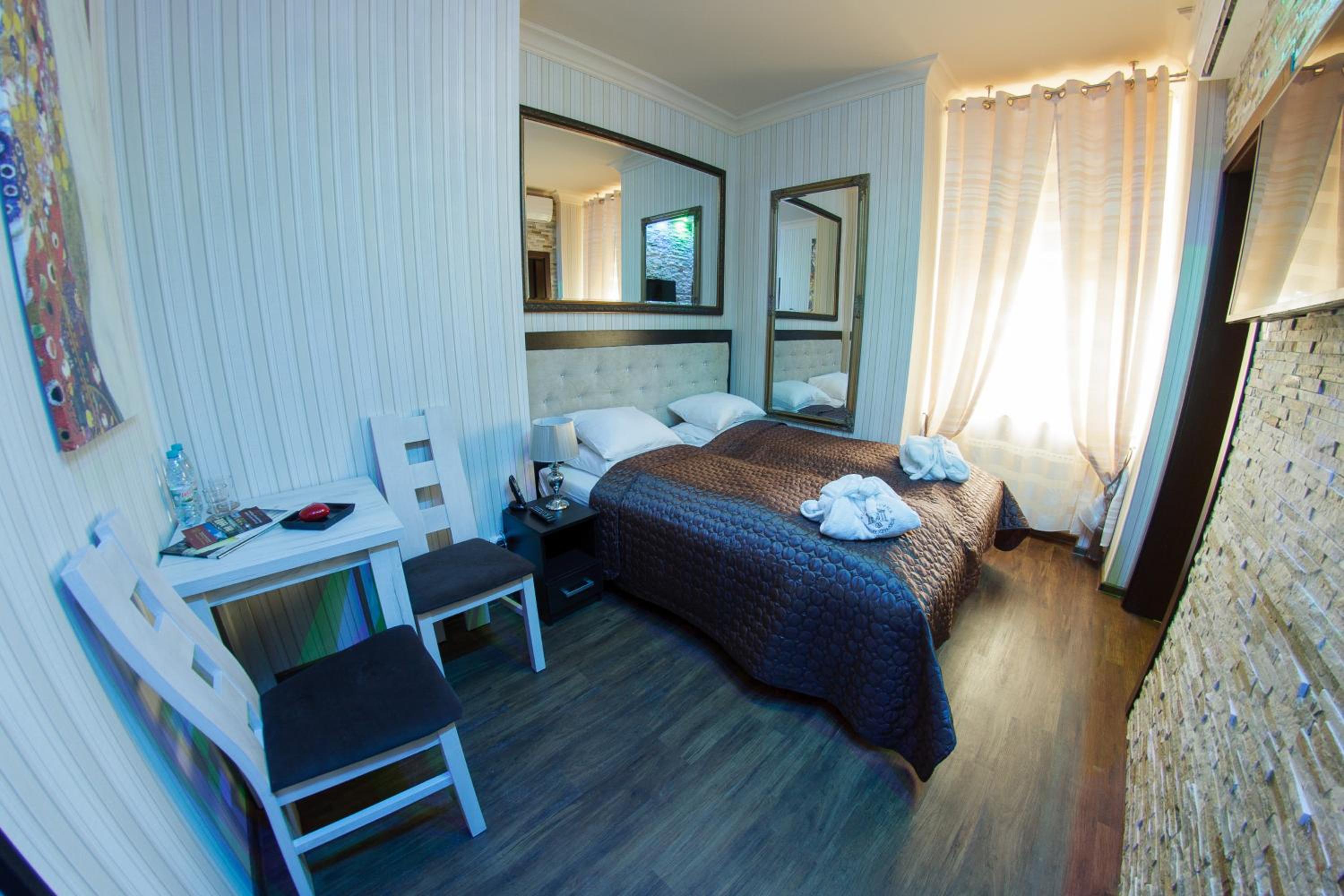 Budget Double Room with unlimited access to Roman Terms - Photo 1