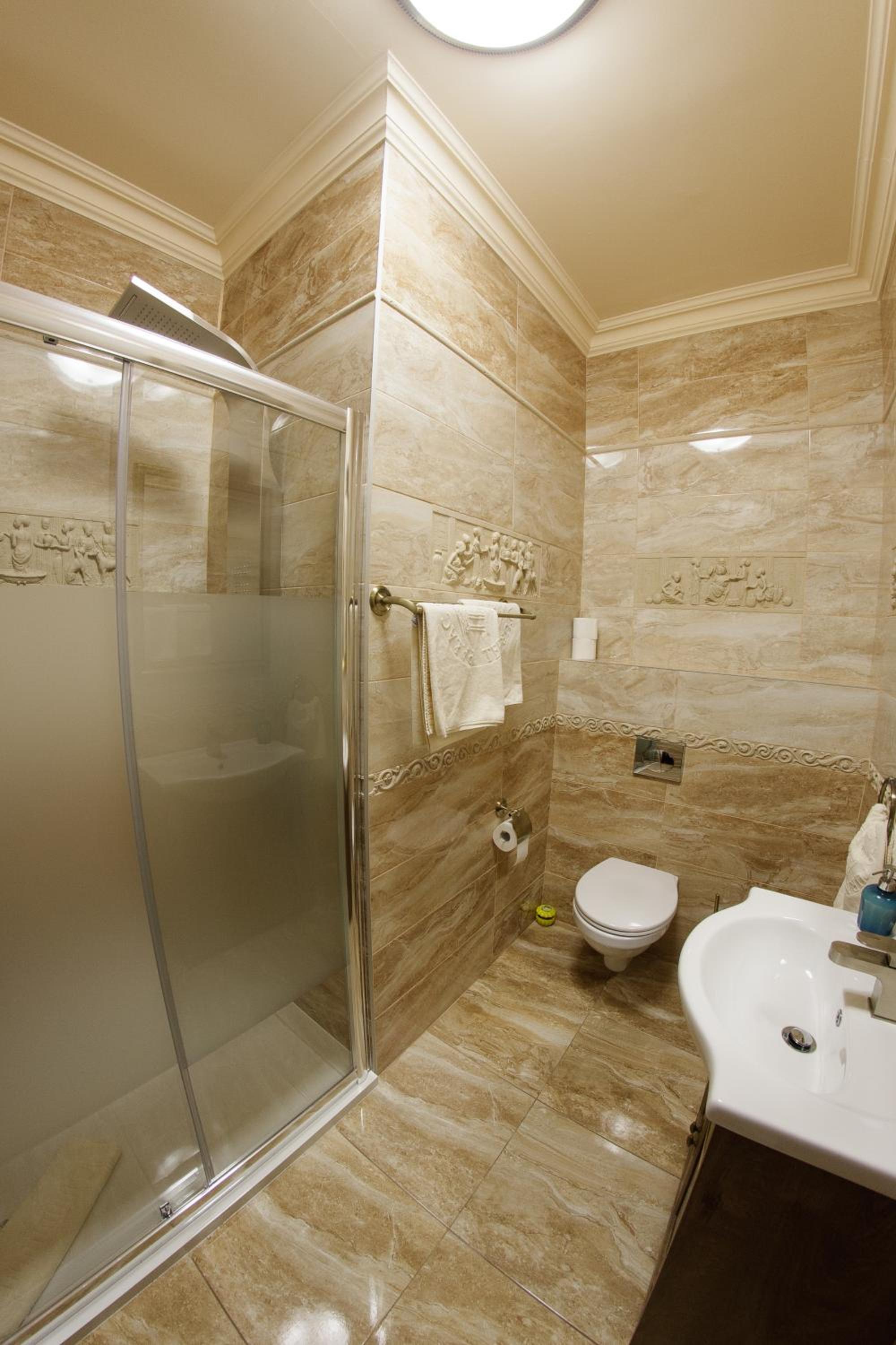 Budget Double Room with unlimited access to Roman Terms - Photo 5