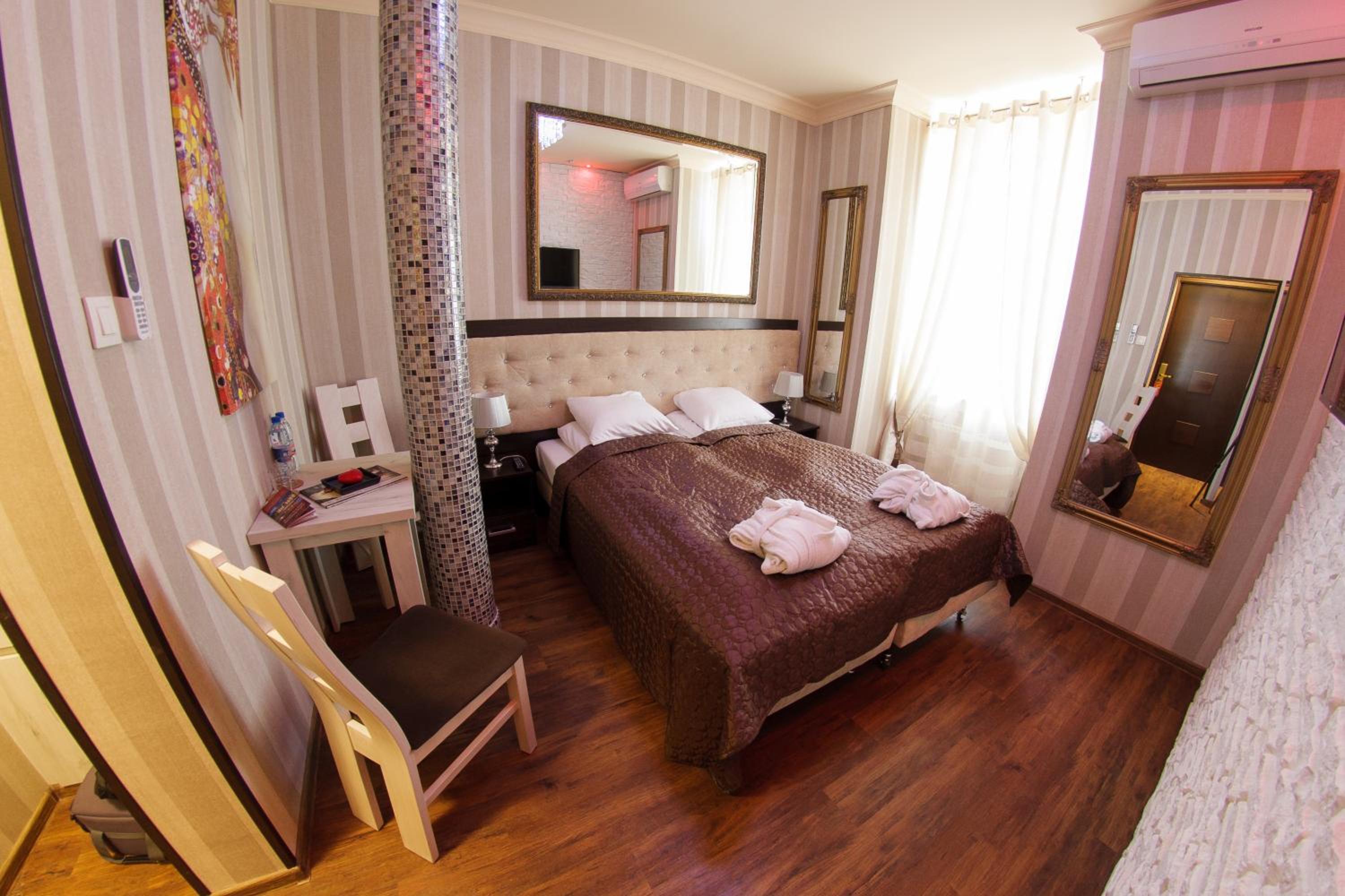 Budget Double Room with unlimited access to Roman Terms - Photo 6