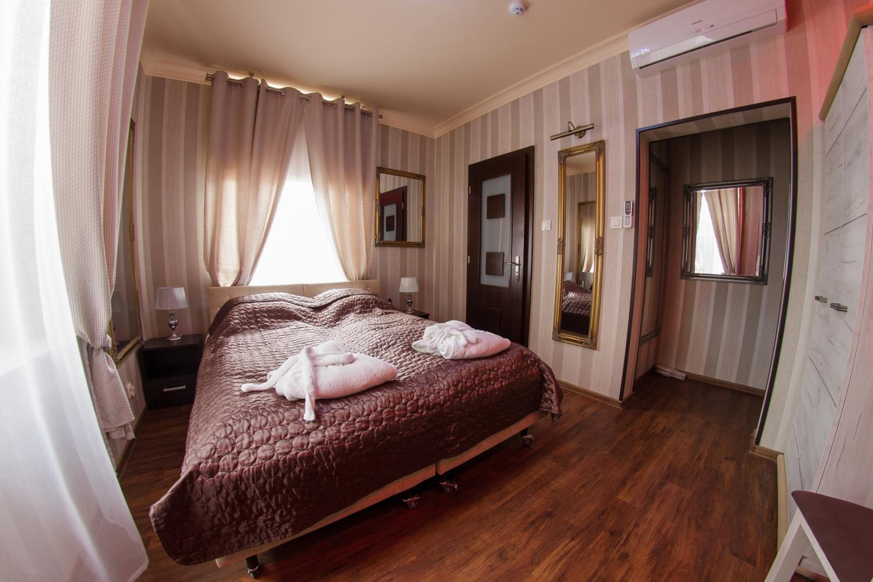 Budget Double Room with unlimited access to Roman Terms - Photo 3