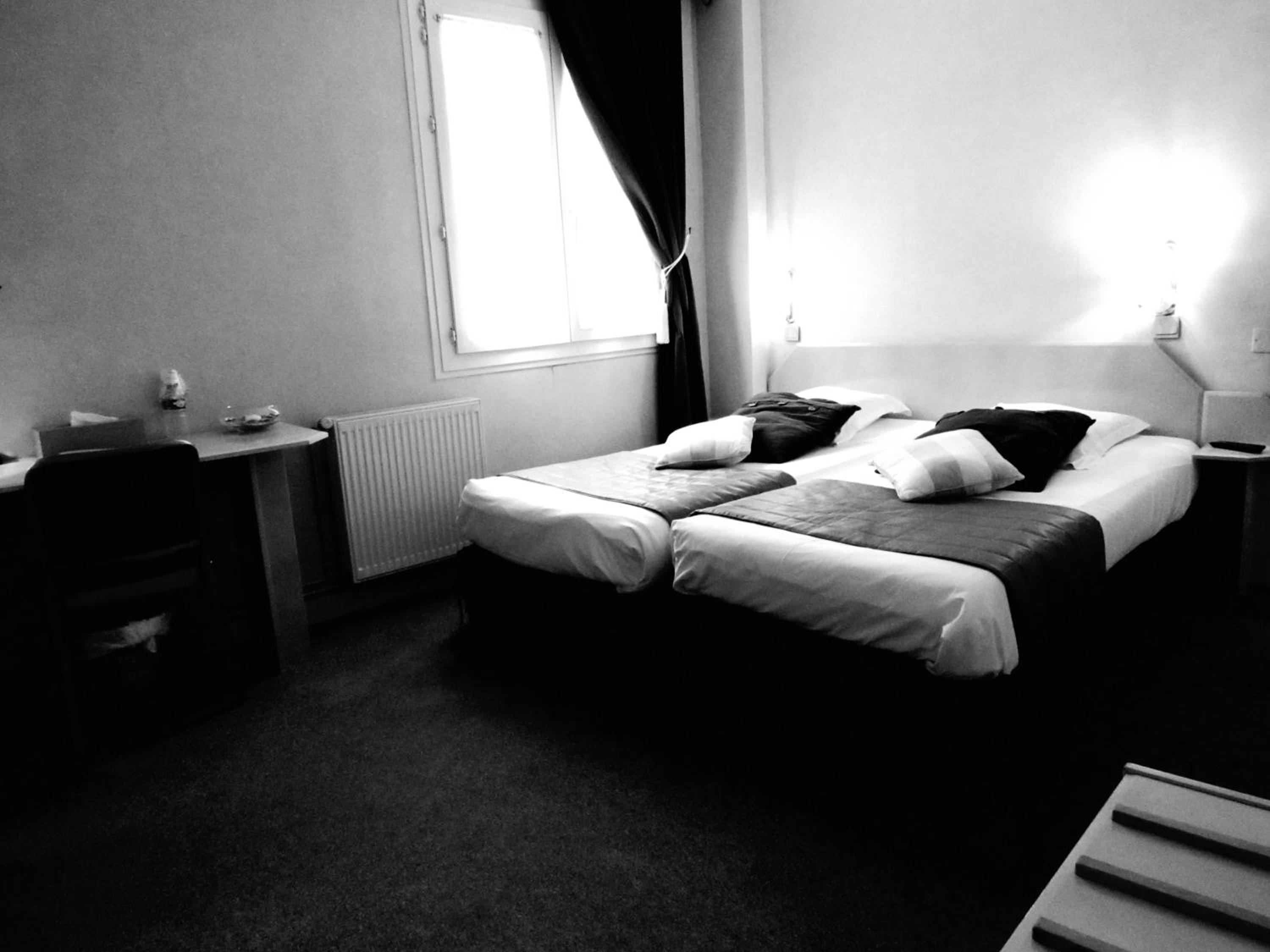 Standard Twin Room - Photo 5
