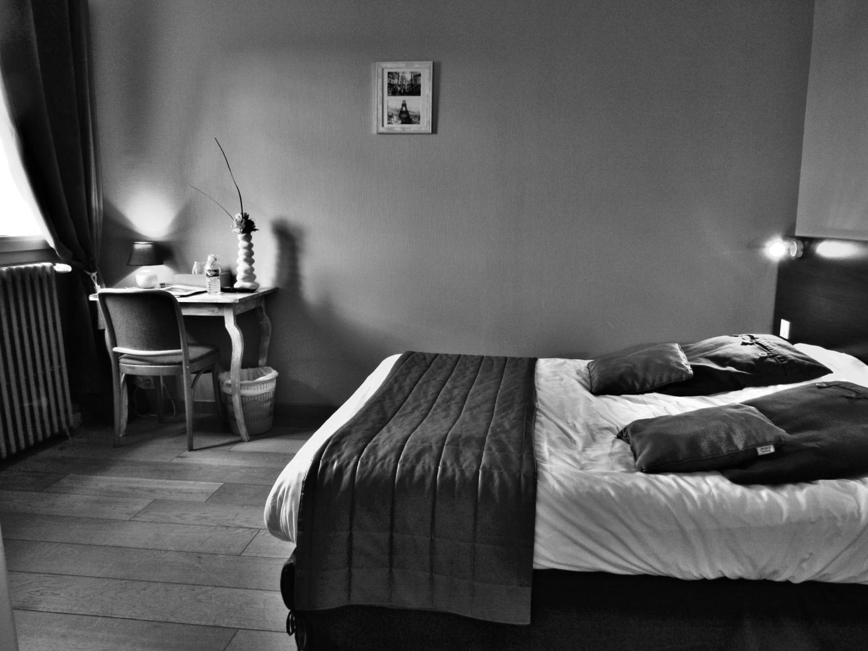 Standard Double Room - Photo 6