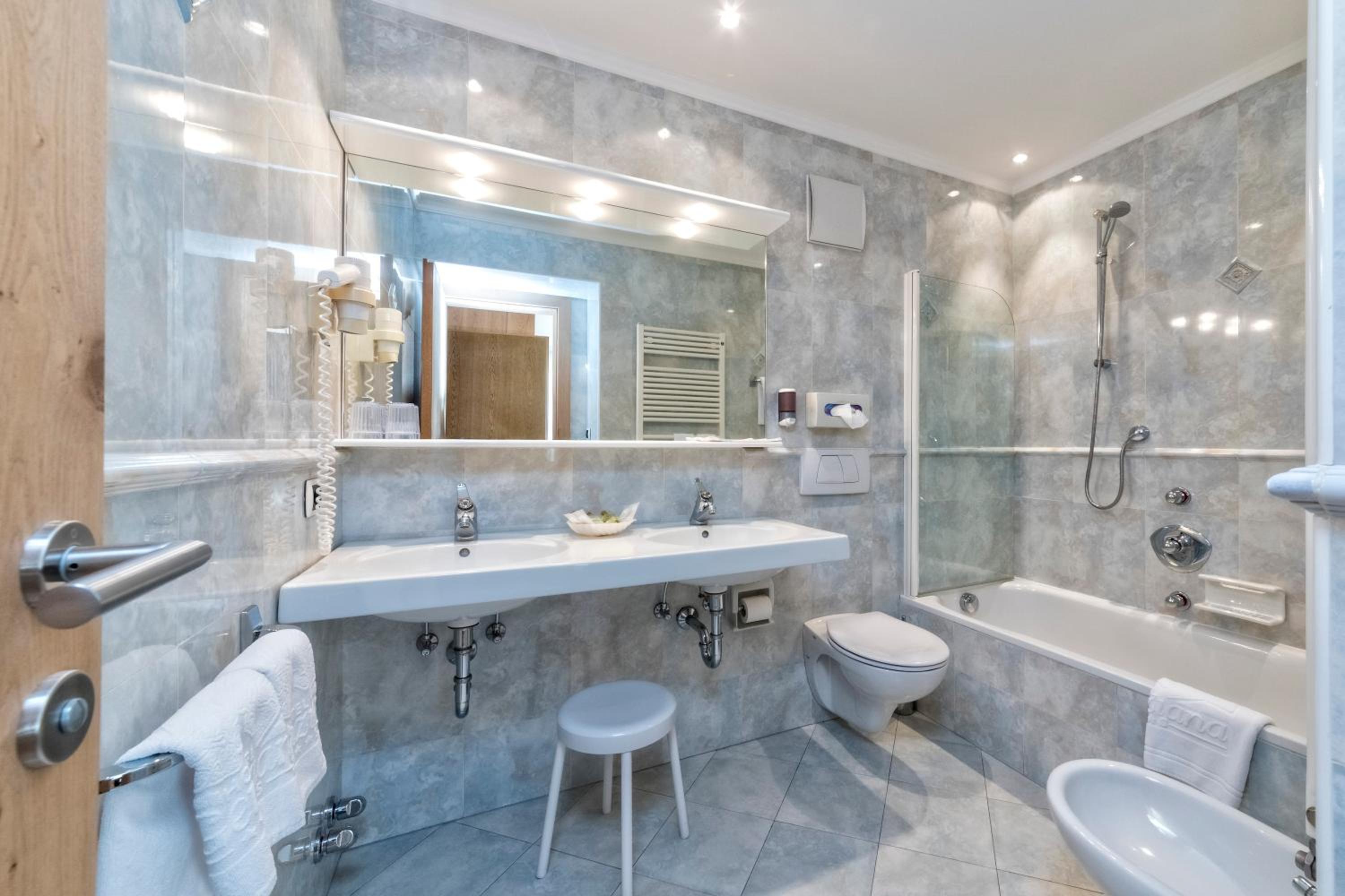 Superior Double or Twin Room - Photo 4