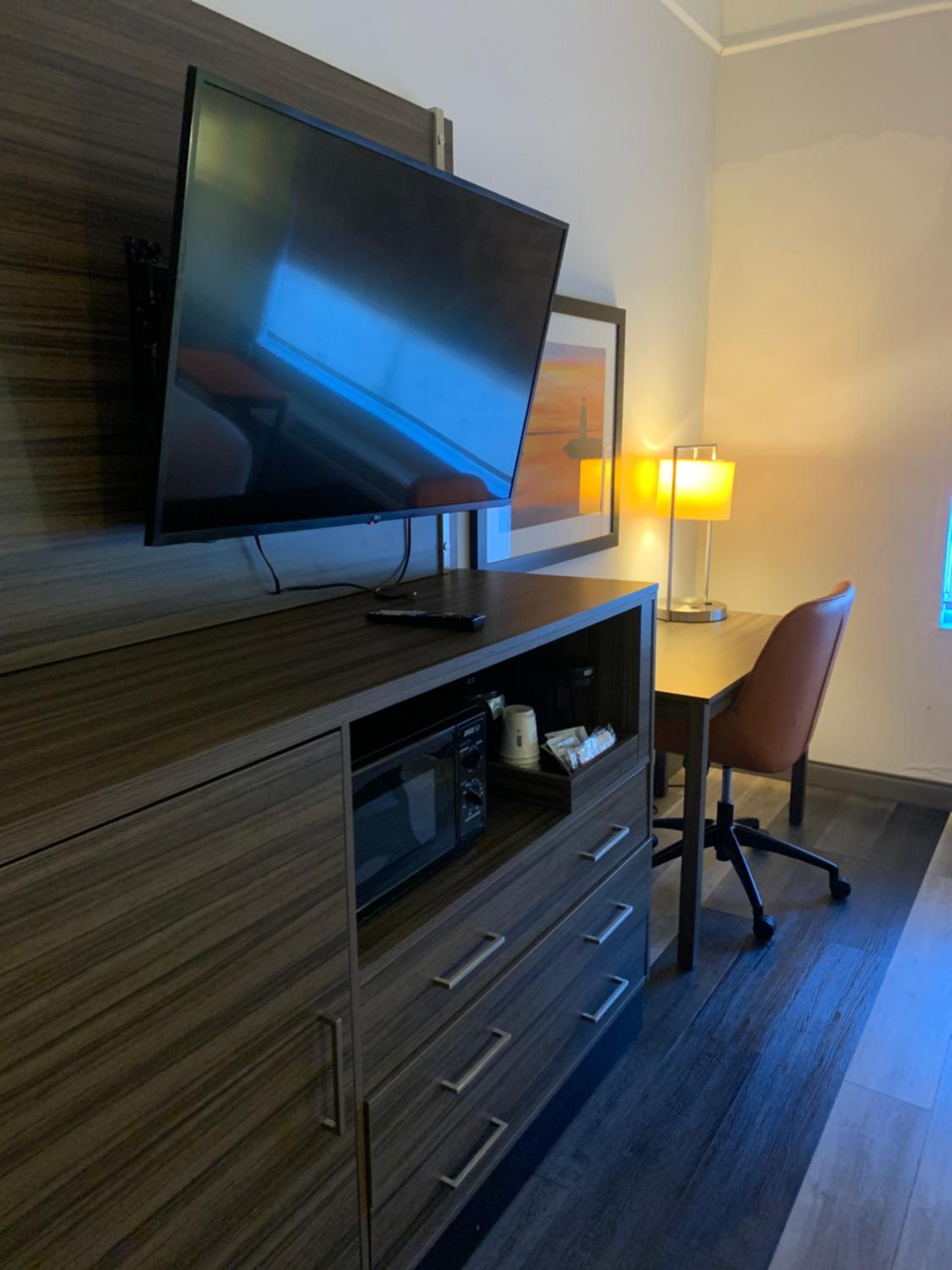 King Room with Sofa Bed - Photo 2