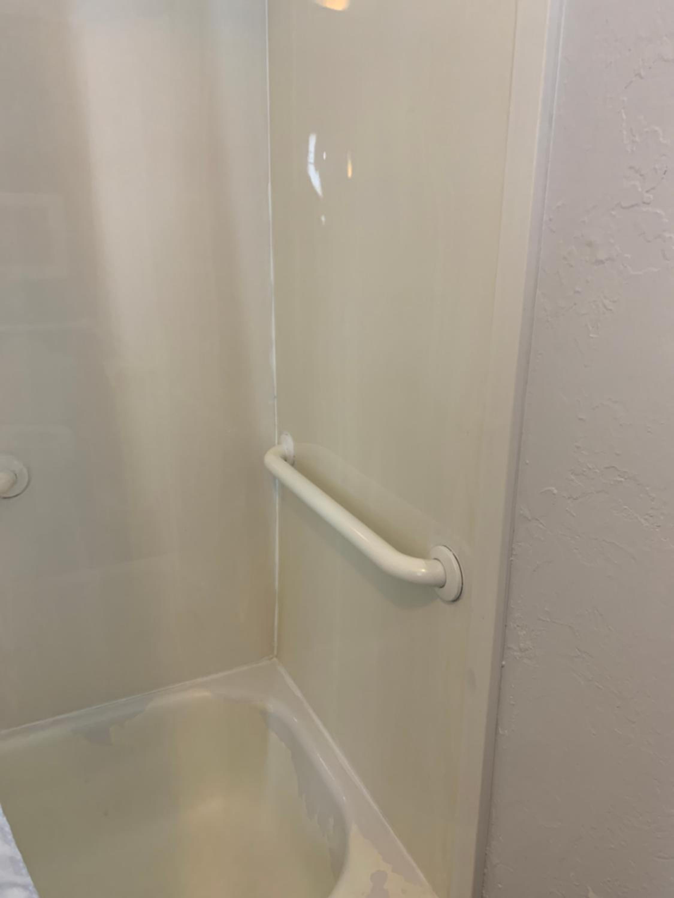 King Room with Bath Tub - Mobility Accessible/Non-Smoking - Photo 4