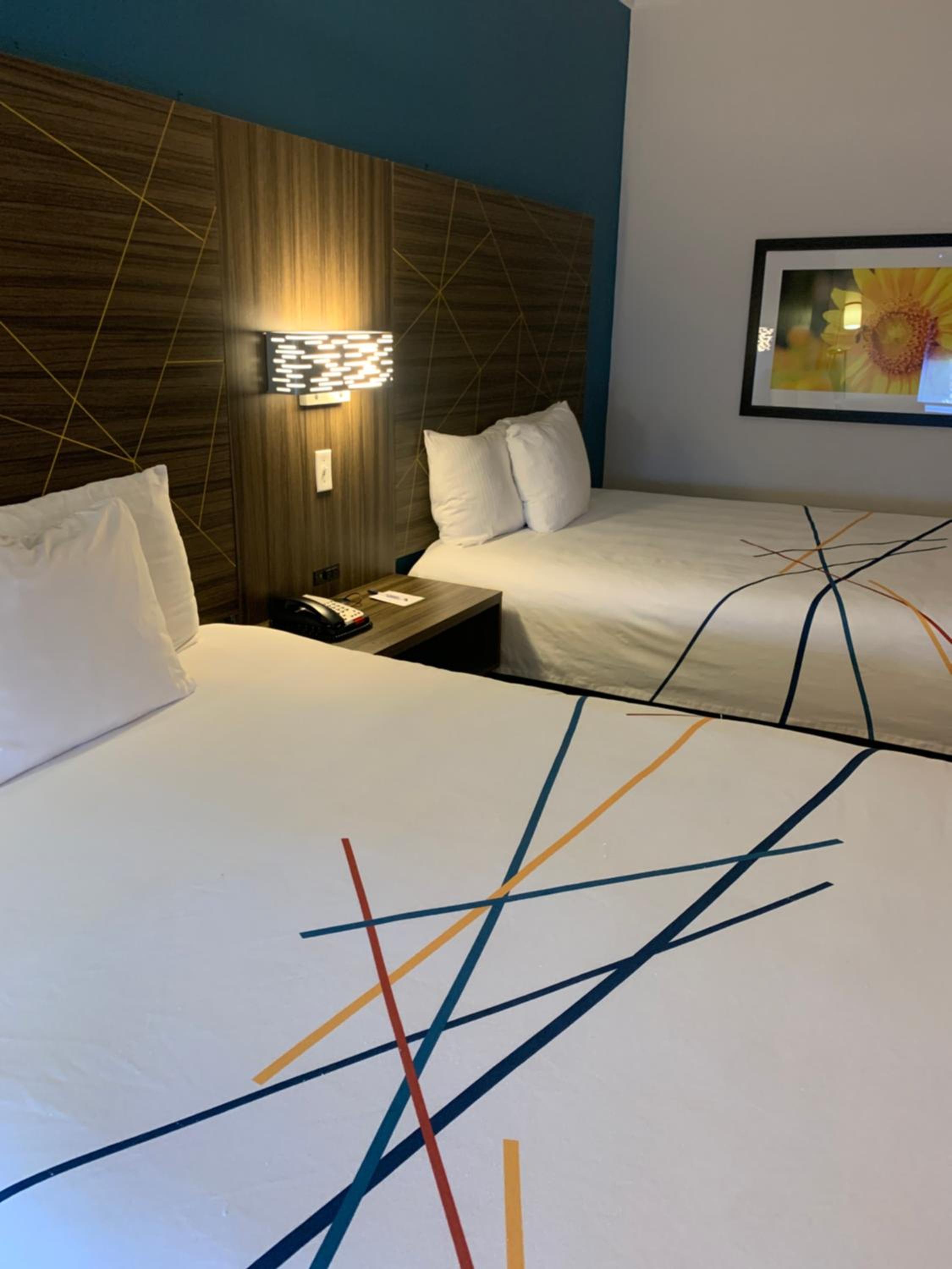 Queen Room with Two Queen Beds - Photo 4