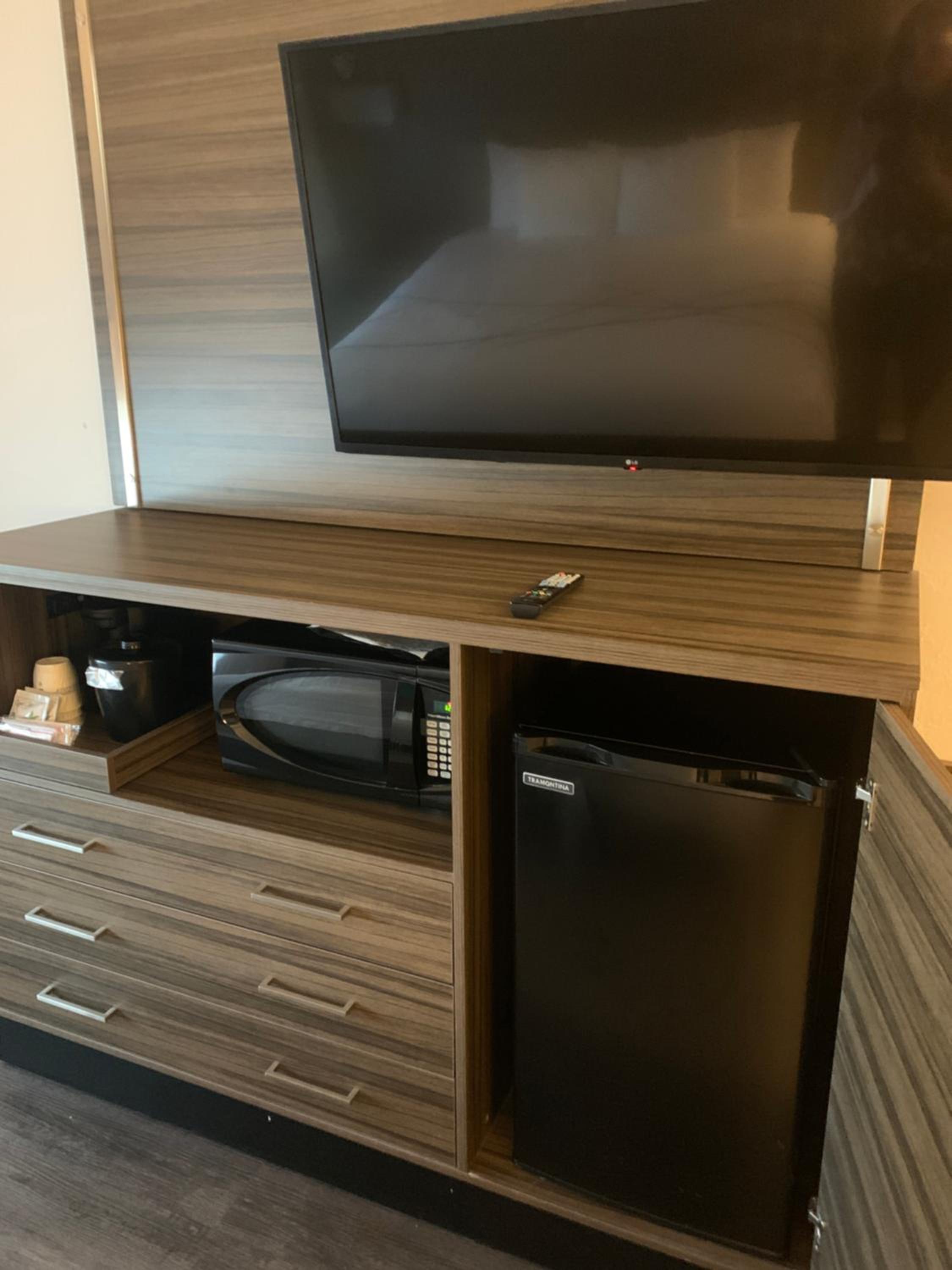 King Room with Sofa Bed - Photo 4