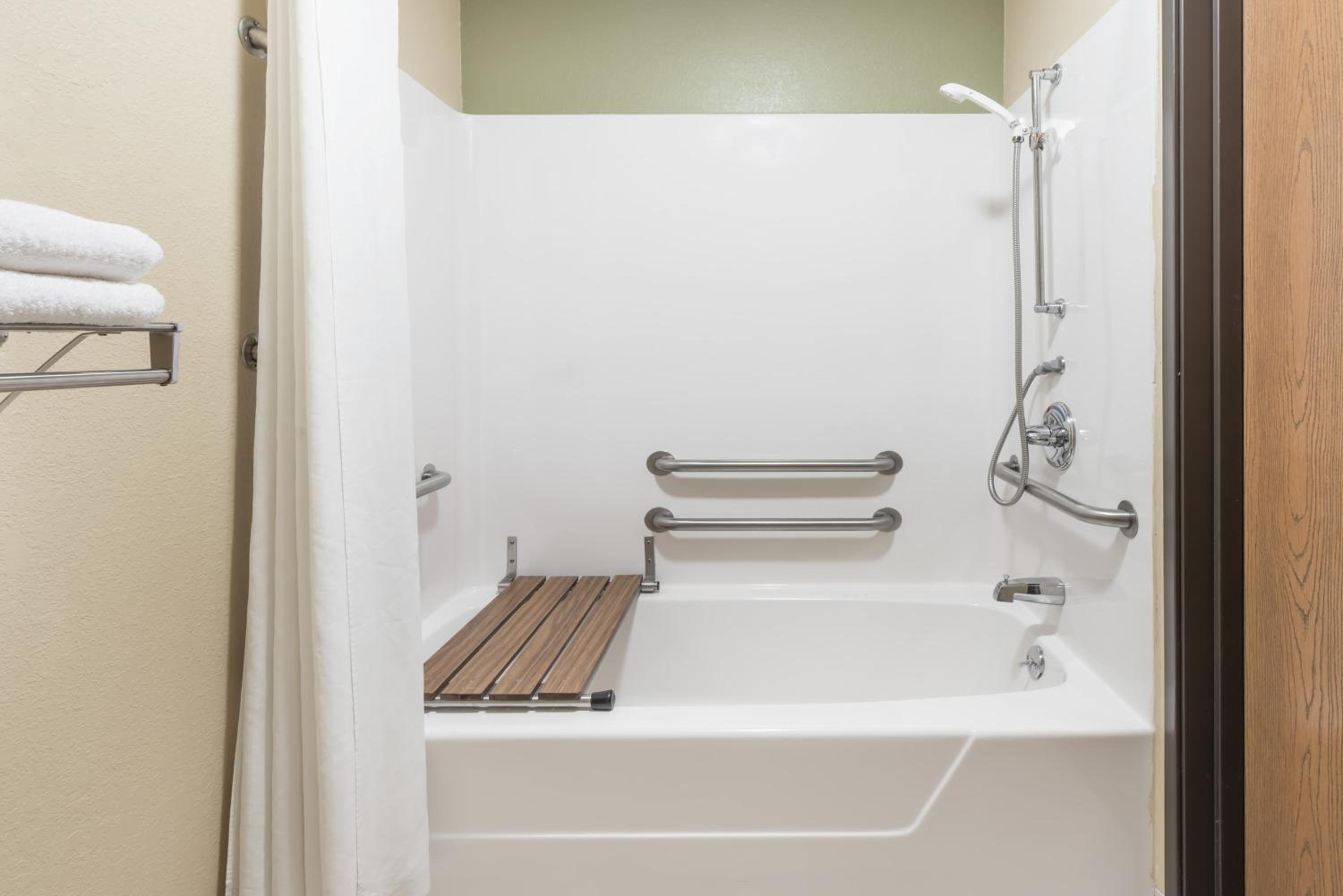 Queen Room - Disability Access - Non-Smoking - Photo 4