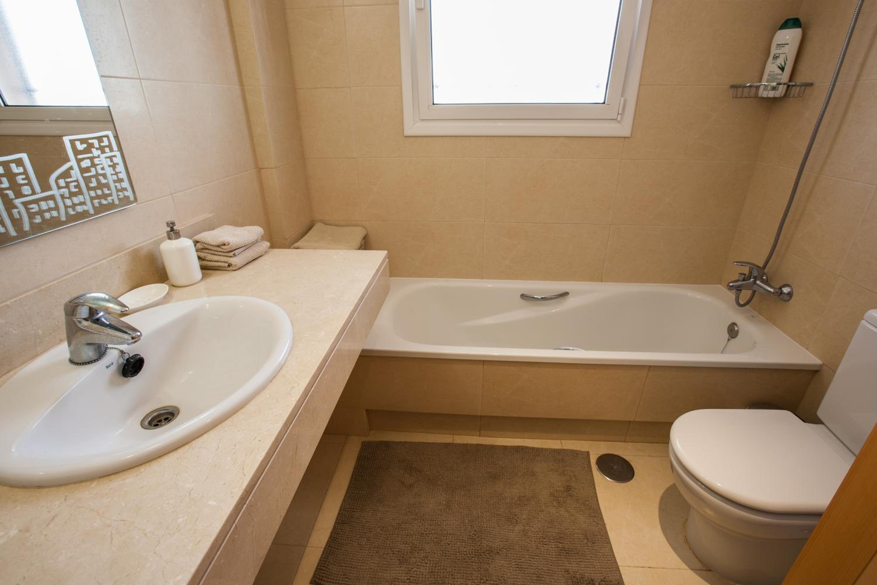 One-Bedroom Apartment with Sea View - Photo 7