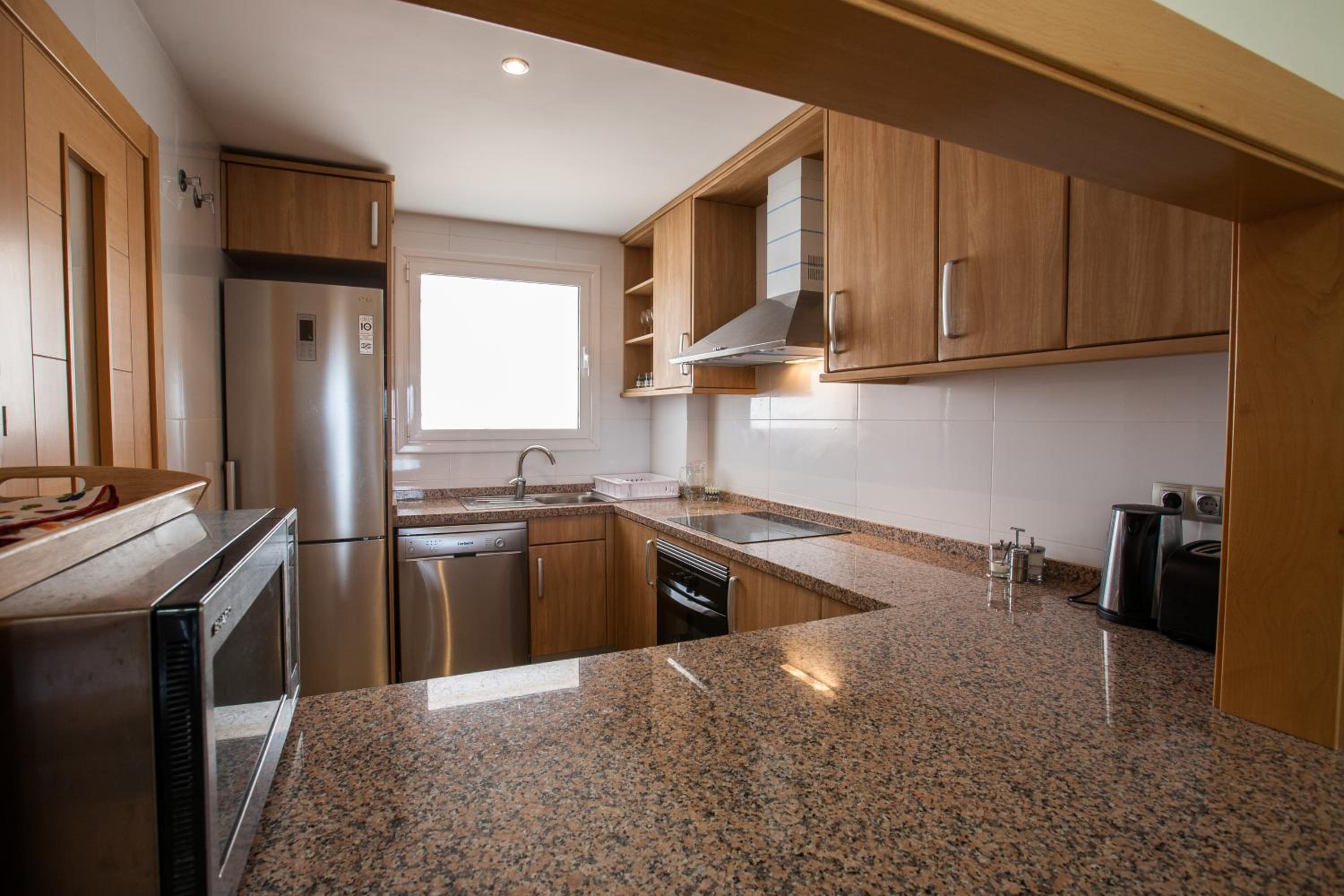One-Bedroom Apartment with Sea View - Photo 11