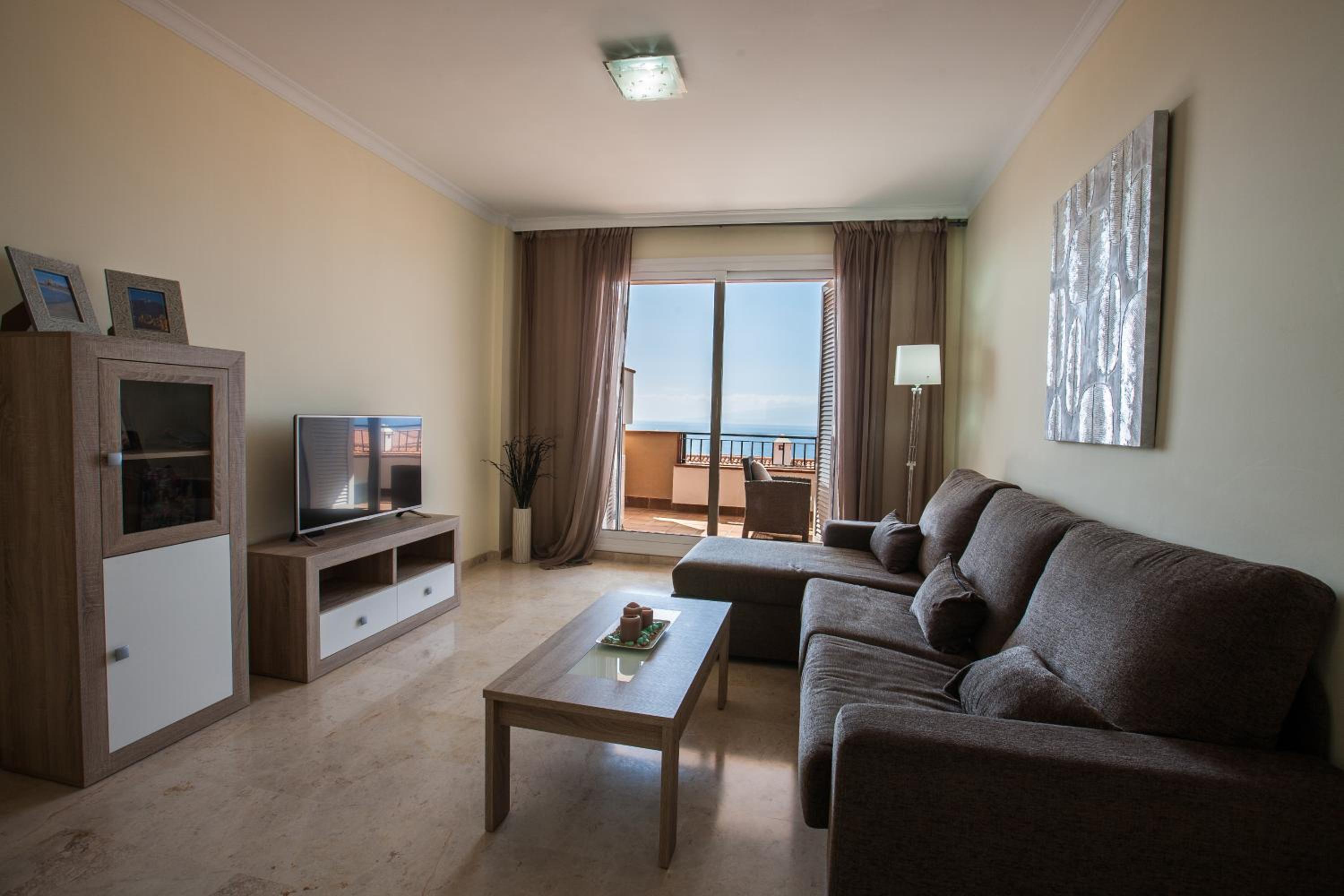 One-Bedroom Apartment with Sea View - Photo 1
