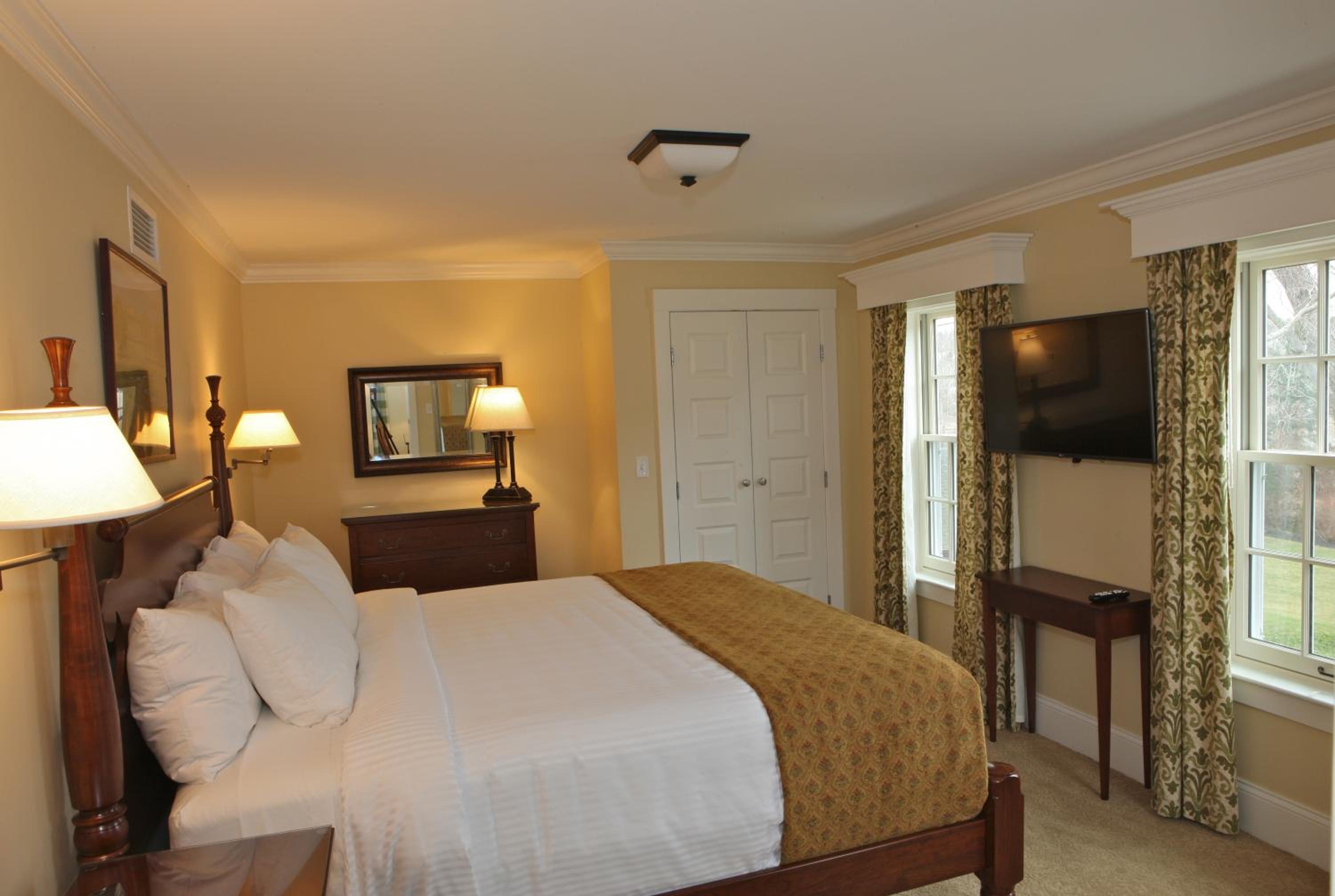 King Suite - Photo 3