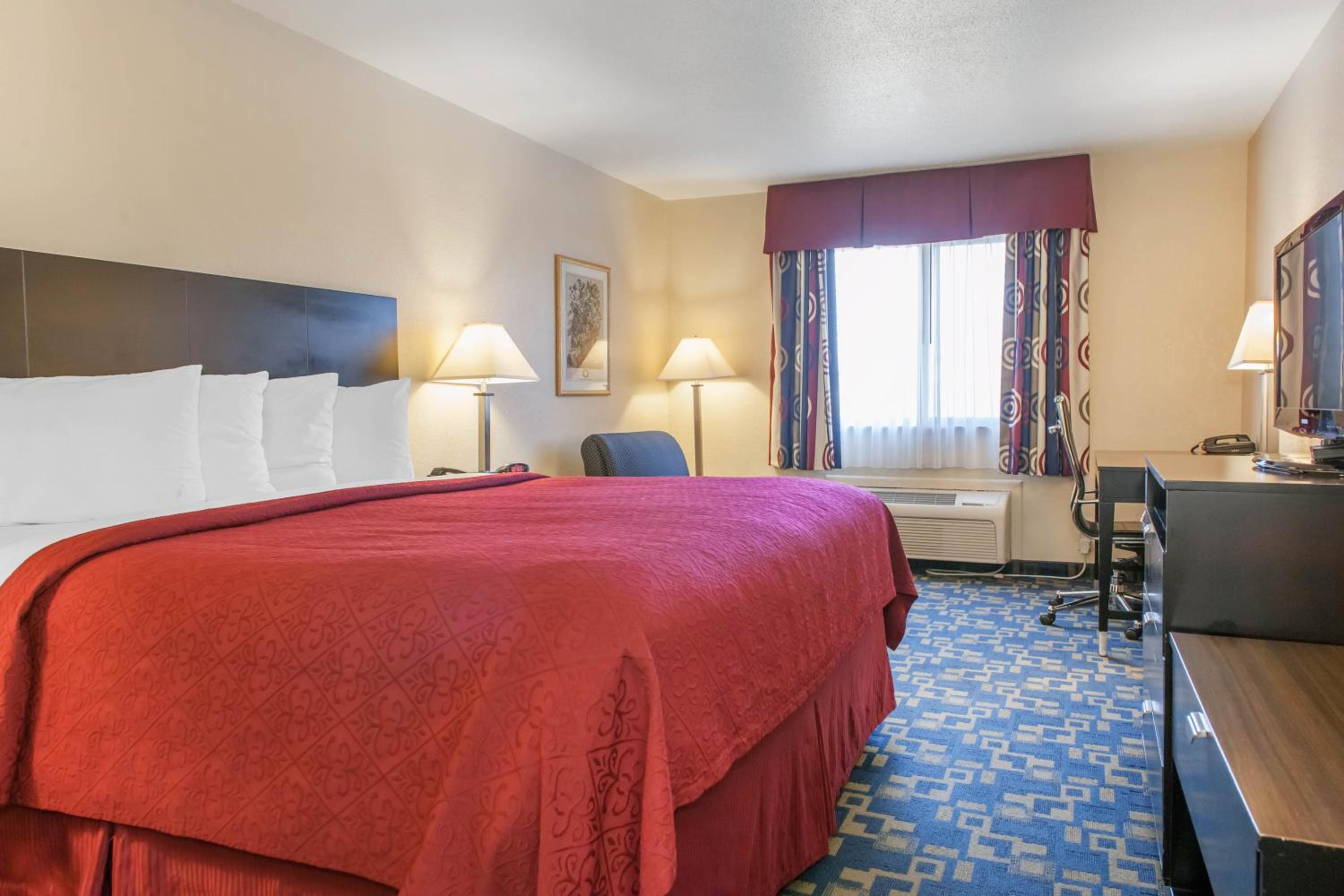 King Room - Non-Smoking - Photo 1