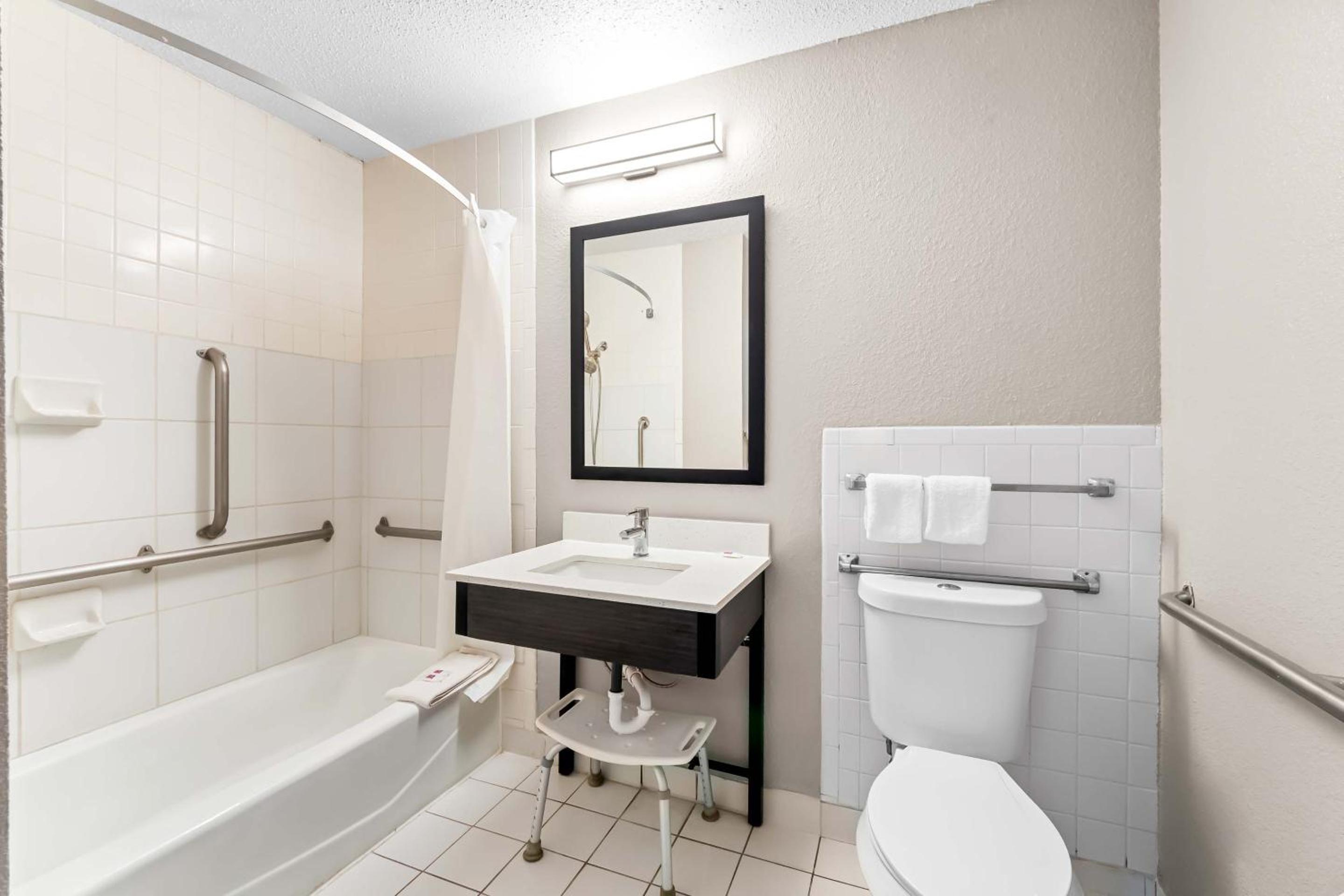 King Room - Disability Access - Non-Smoking photo 1