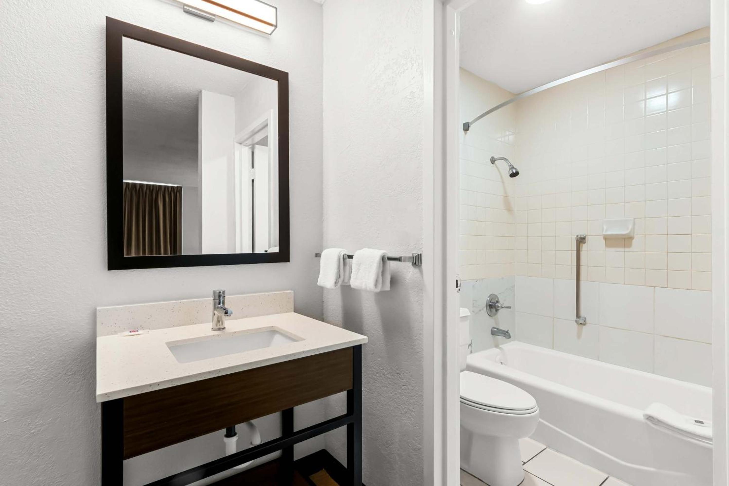 Quadruple Room - Smoking photo 1