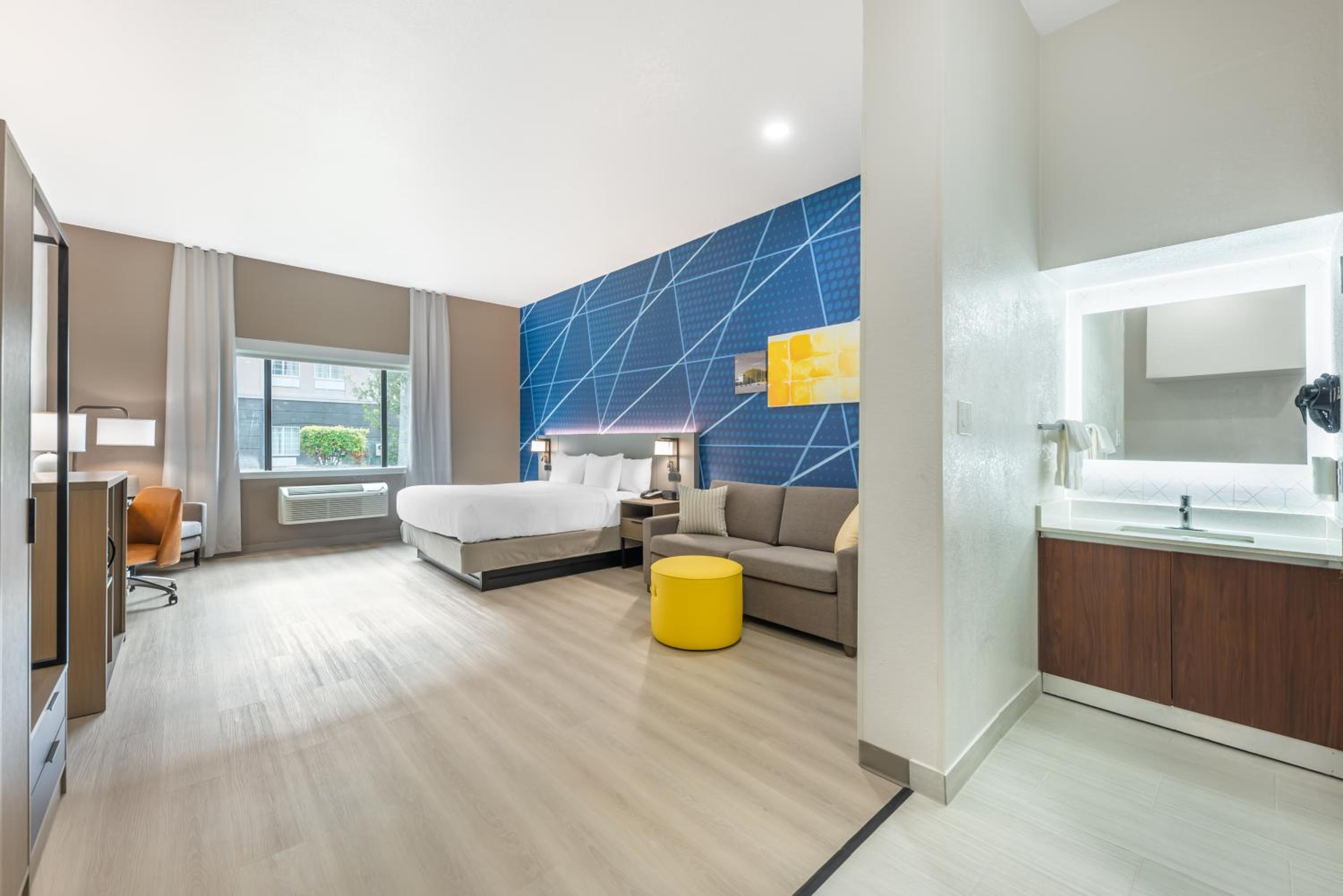 King Suite - Photo 3