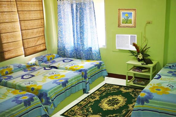 Family Room (4 Adults) - Photo 1