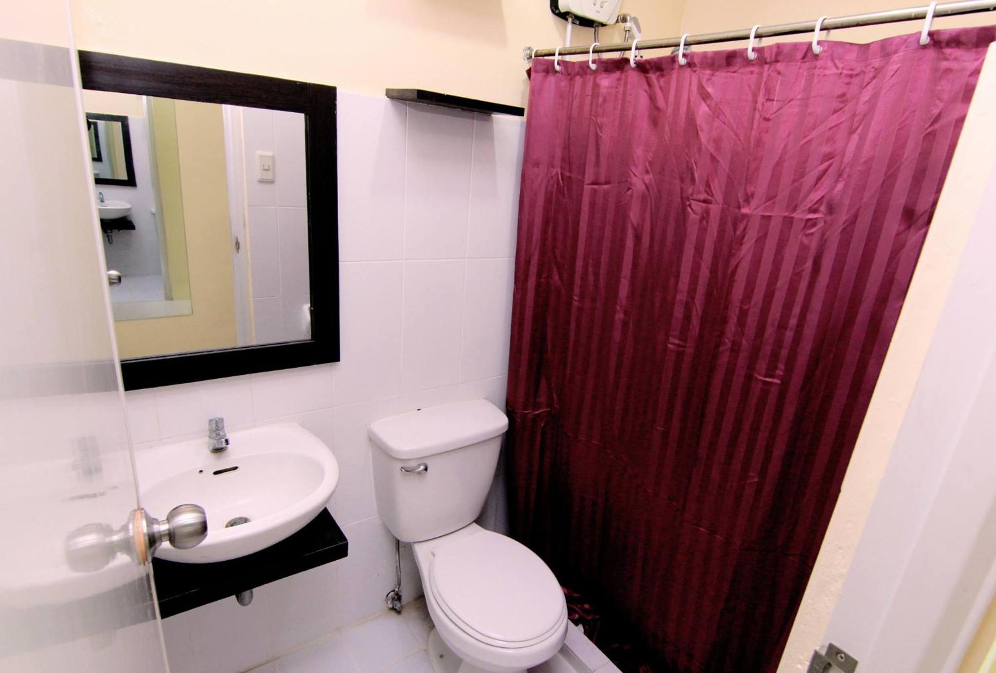 Family Room (4 Adults) - Photo 2