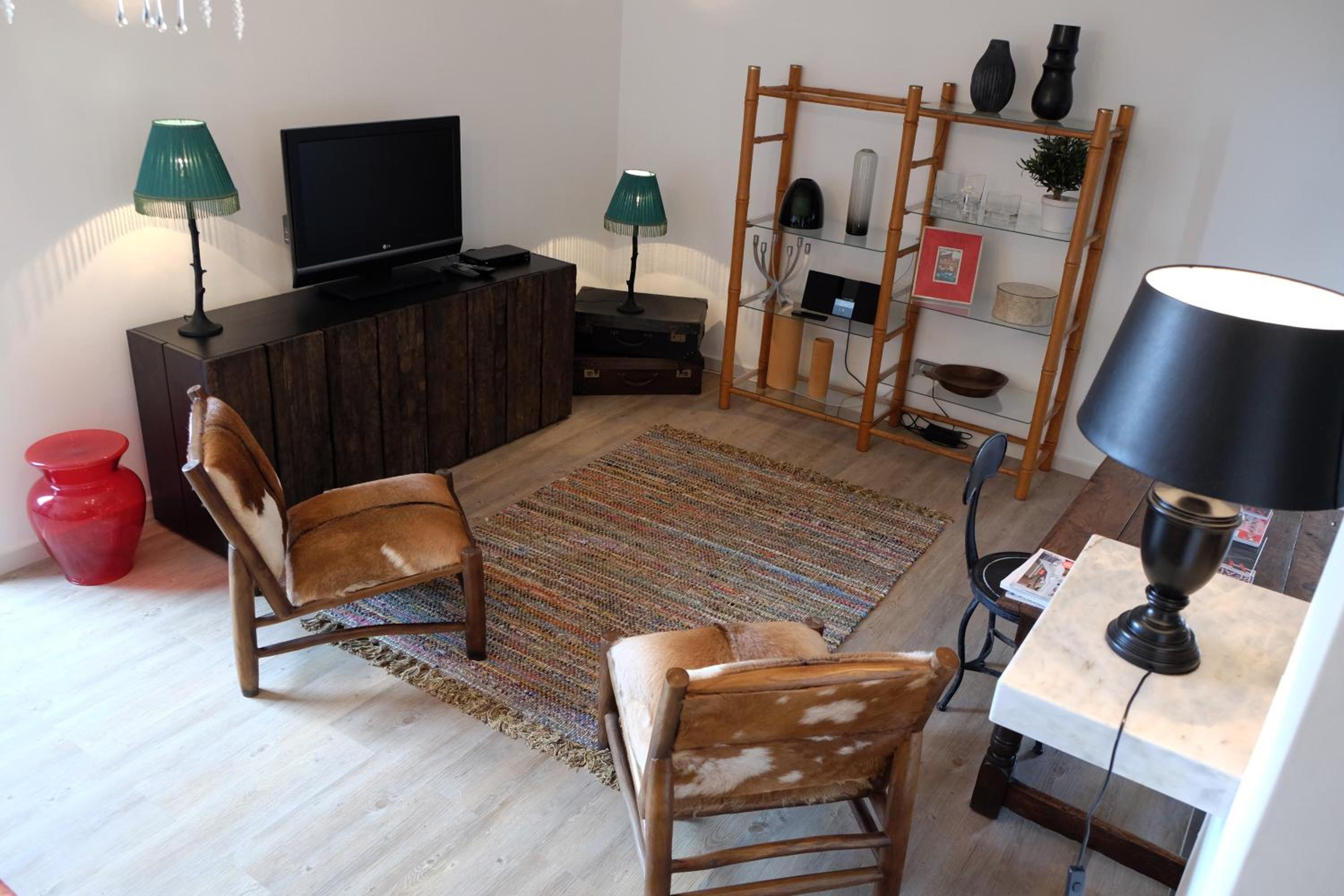 Two-Bedroom Apartment - Photo 17