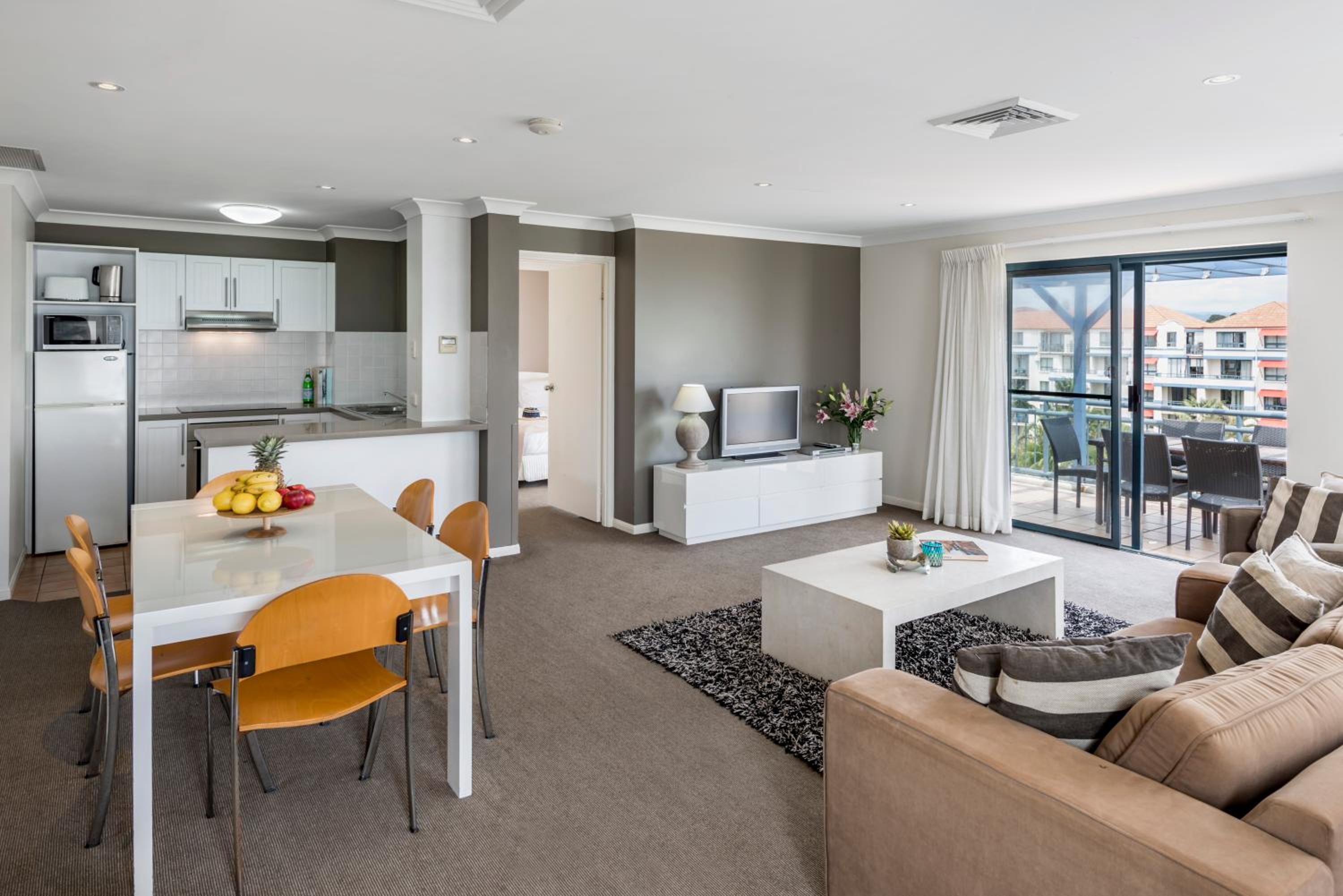 Executive Two-Bedroom Apartment - Photo 3