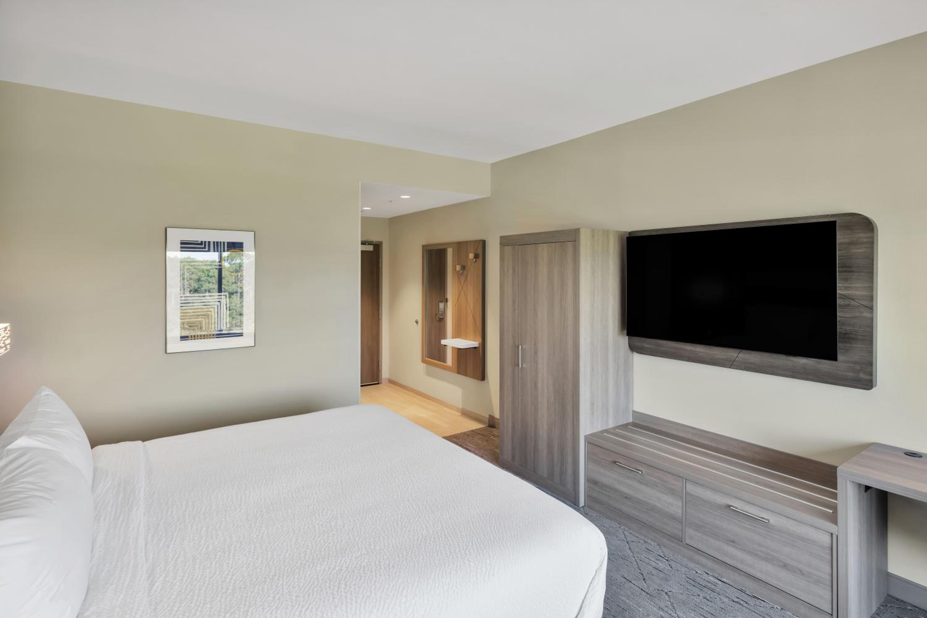 Standard King Room - Photo 7