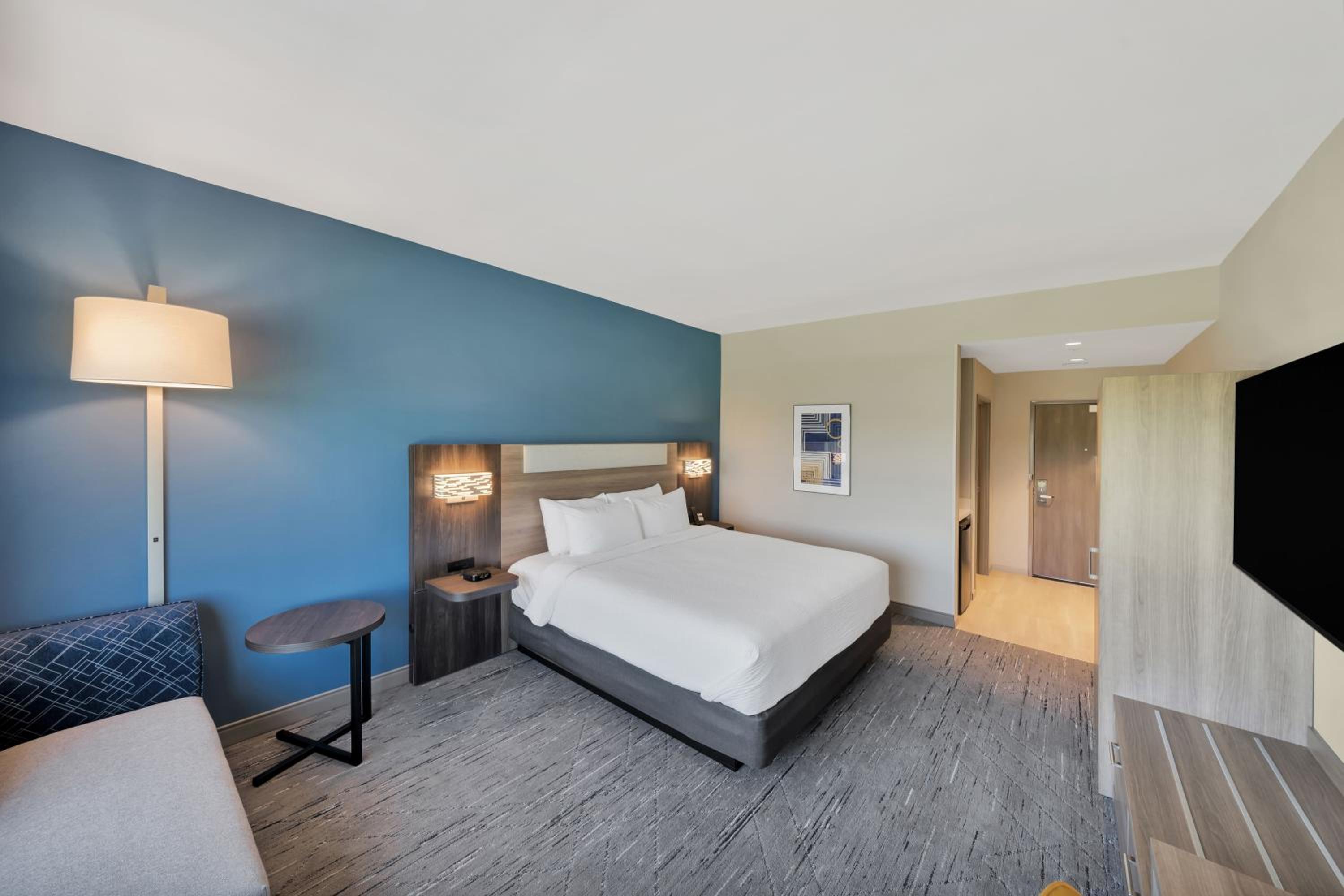 Standard King Room - Photo 6