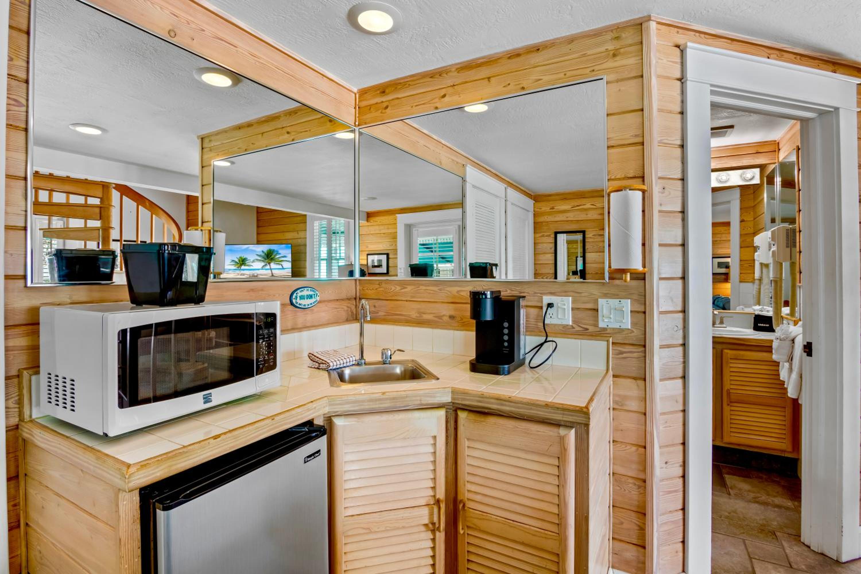 Suite - Photo 9