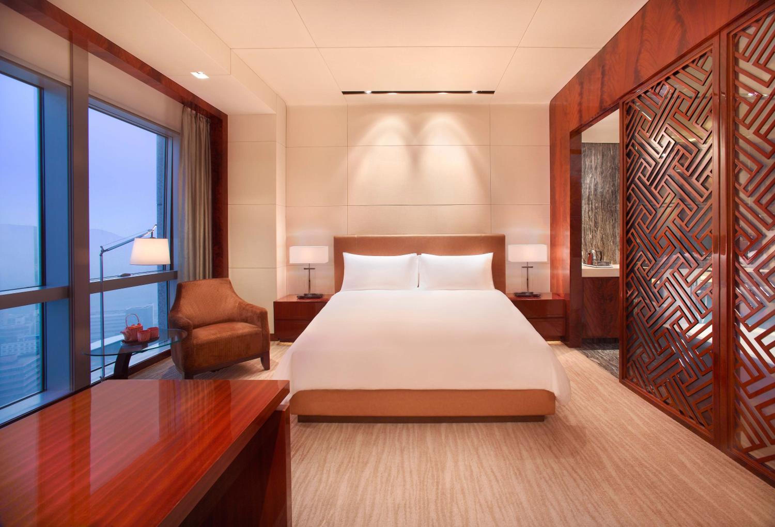 King Room with Club Access - Photo 2