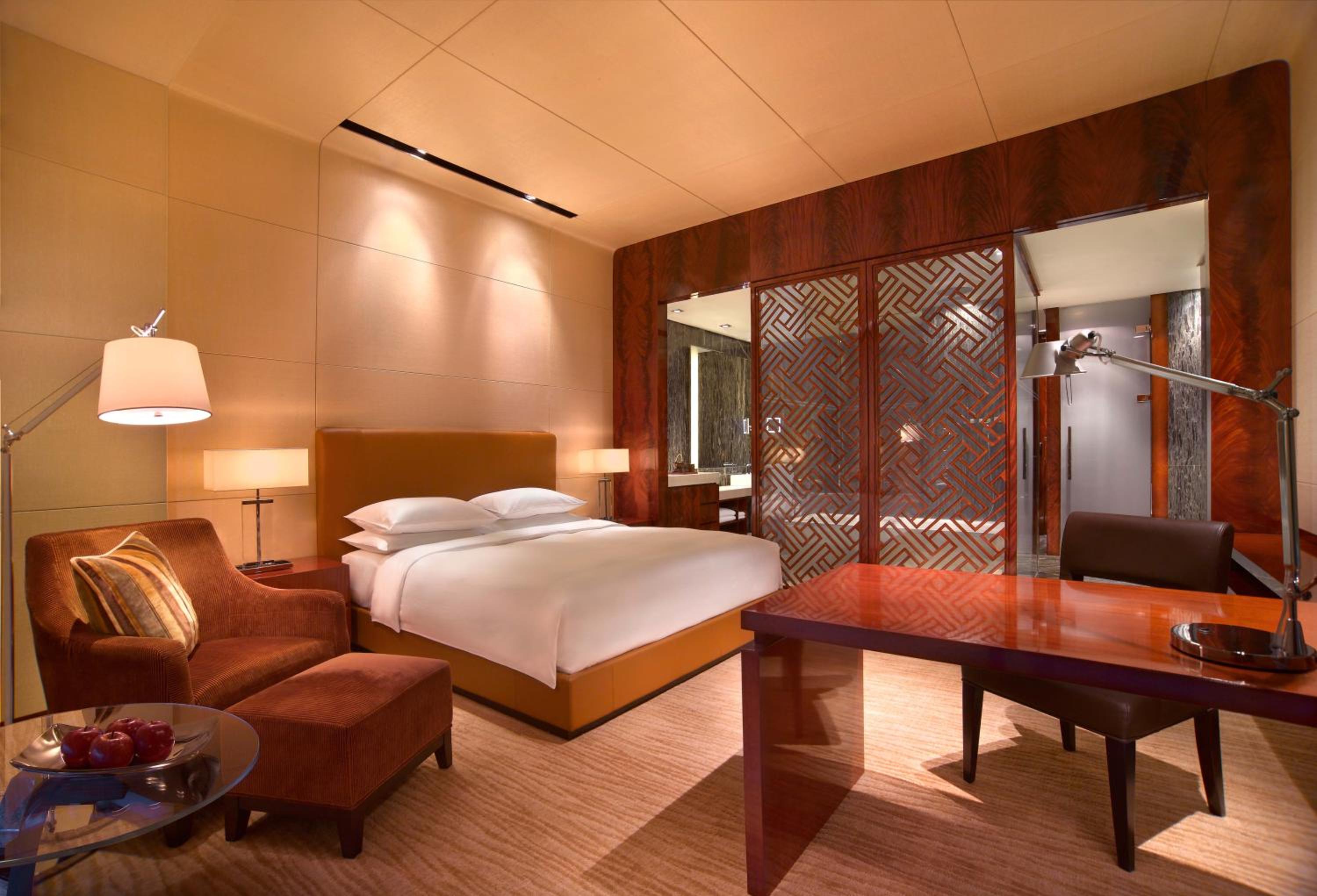 Deluxe King Room - Photo 6