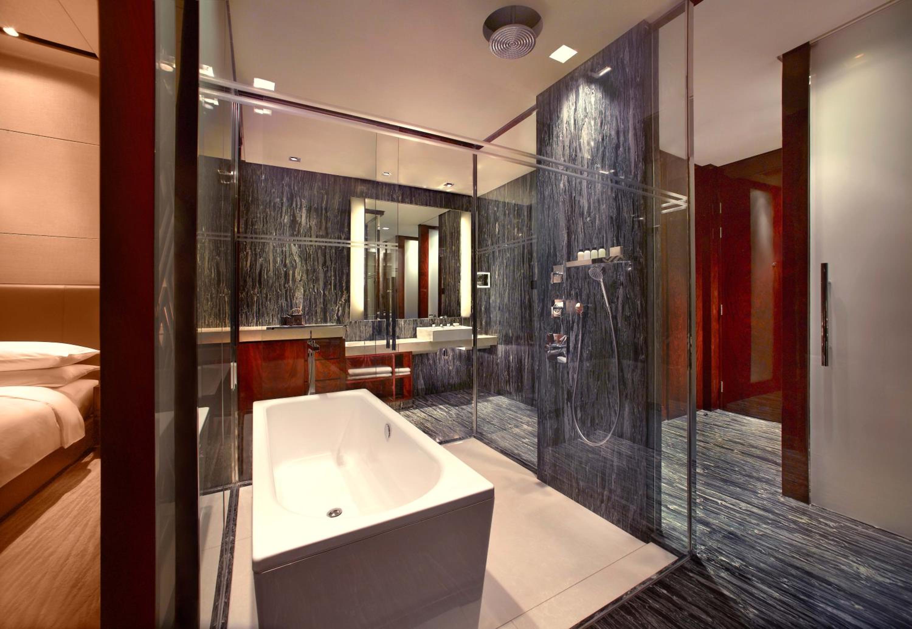 King Room with Club Access - Photo 3