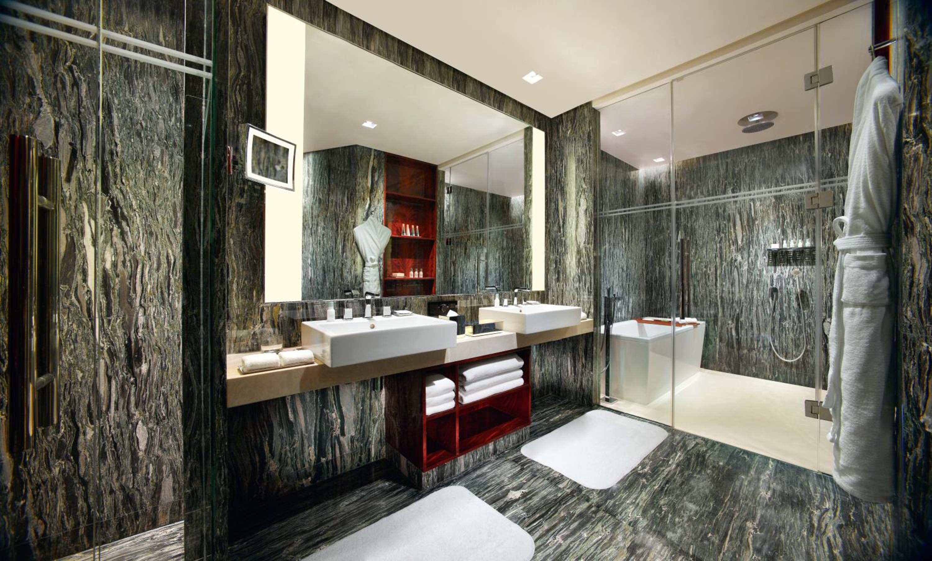 Executive King Suite - Photo 3