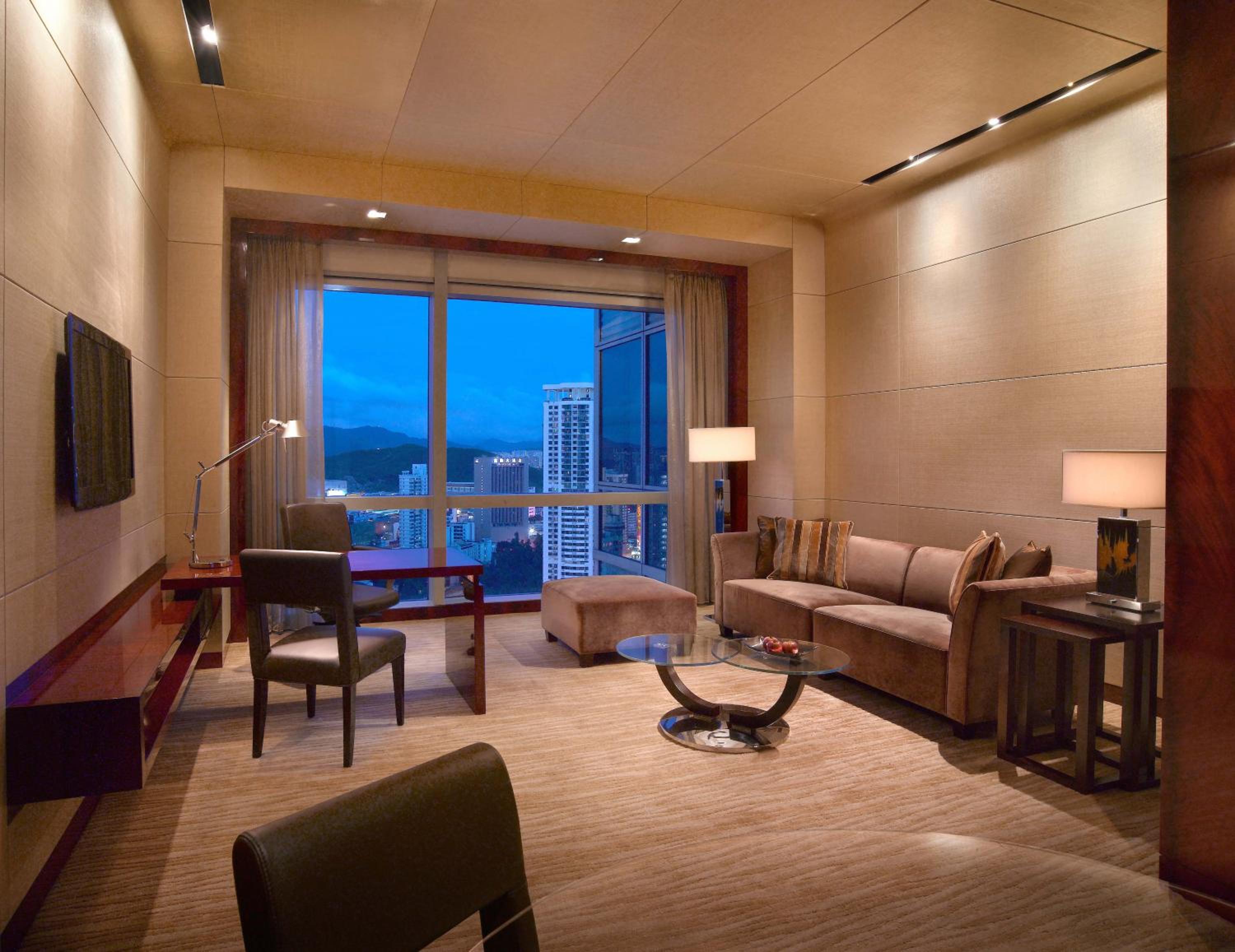 One-Bedroom Apartment with King Bed and Club Access - Photo 3