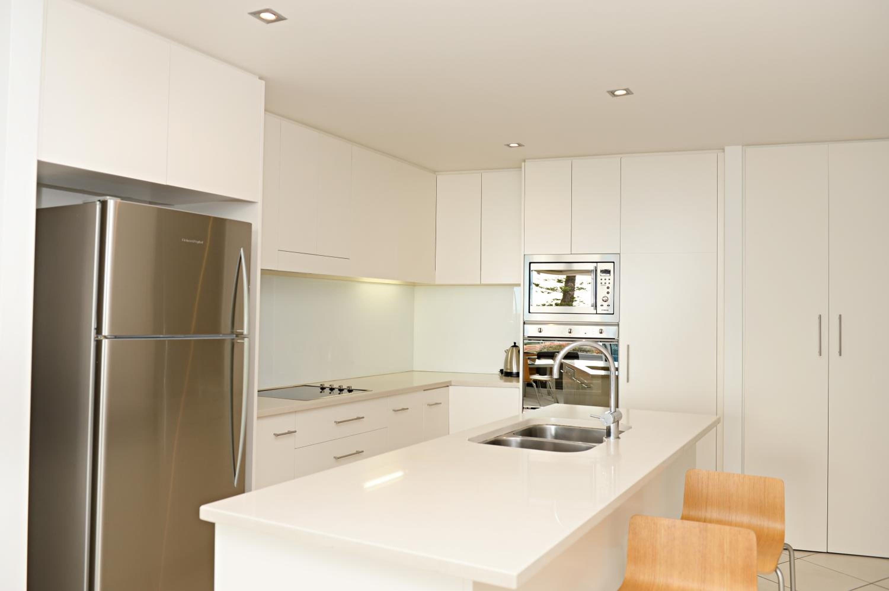 One-Bedroom Apartment - Back Tower photo 2