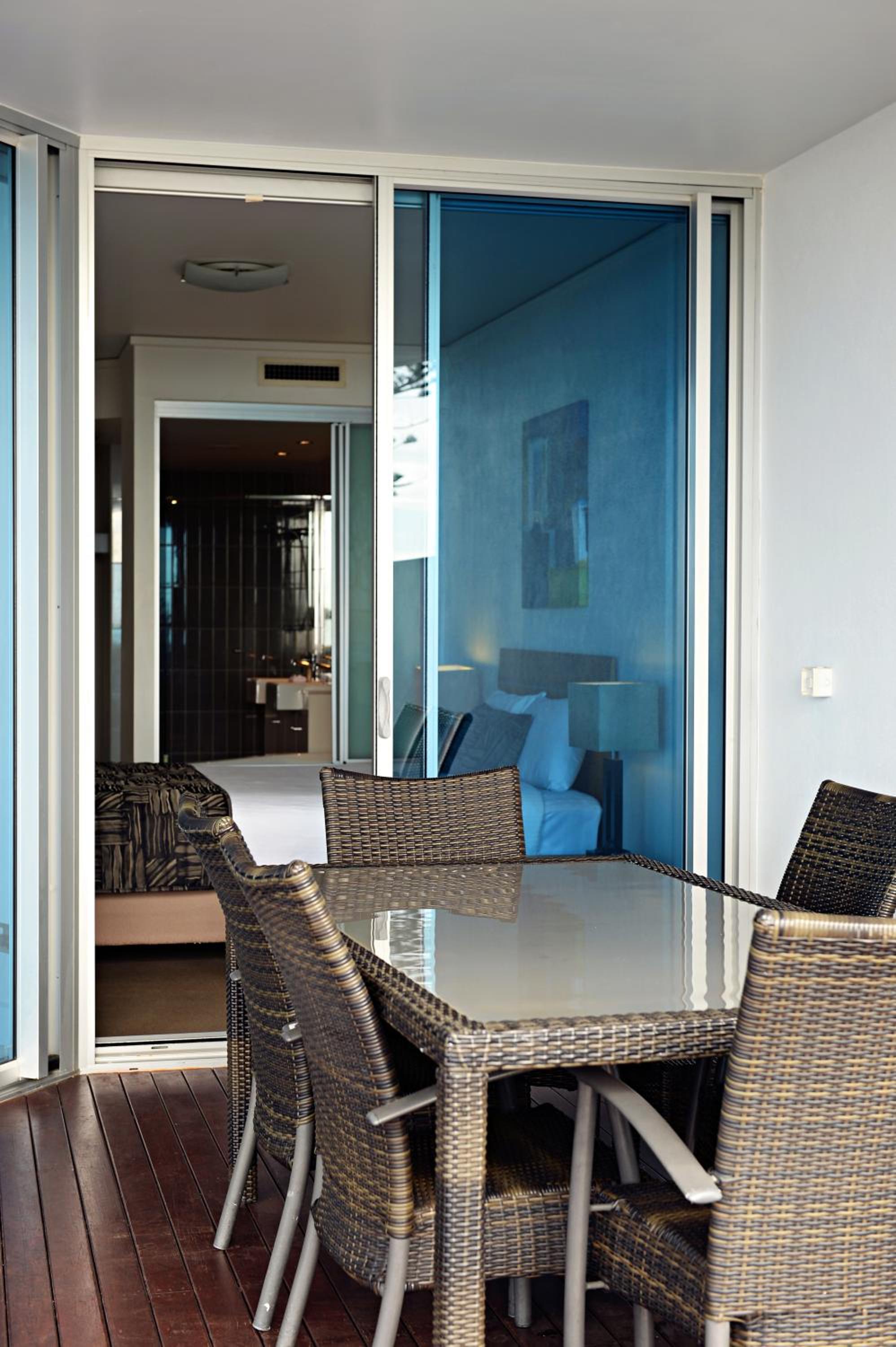 One-Bedroom Apartment - Back Tower photo 3