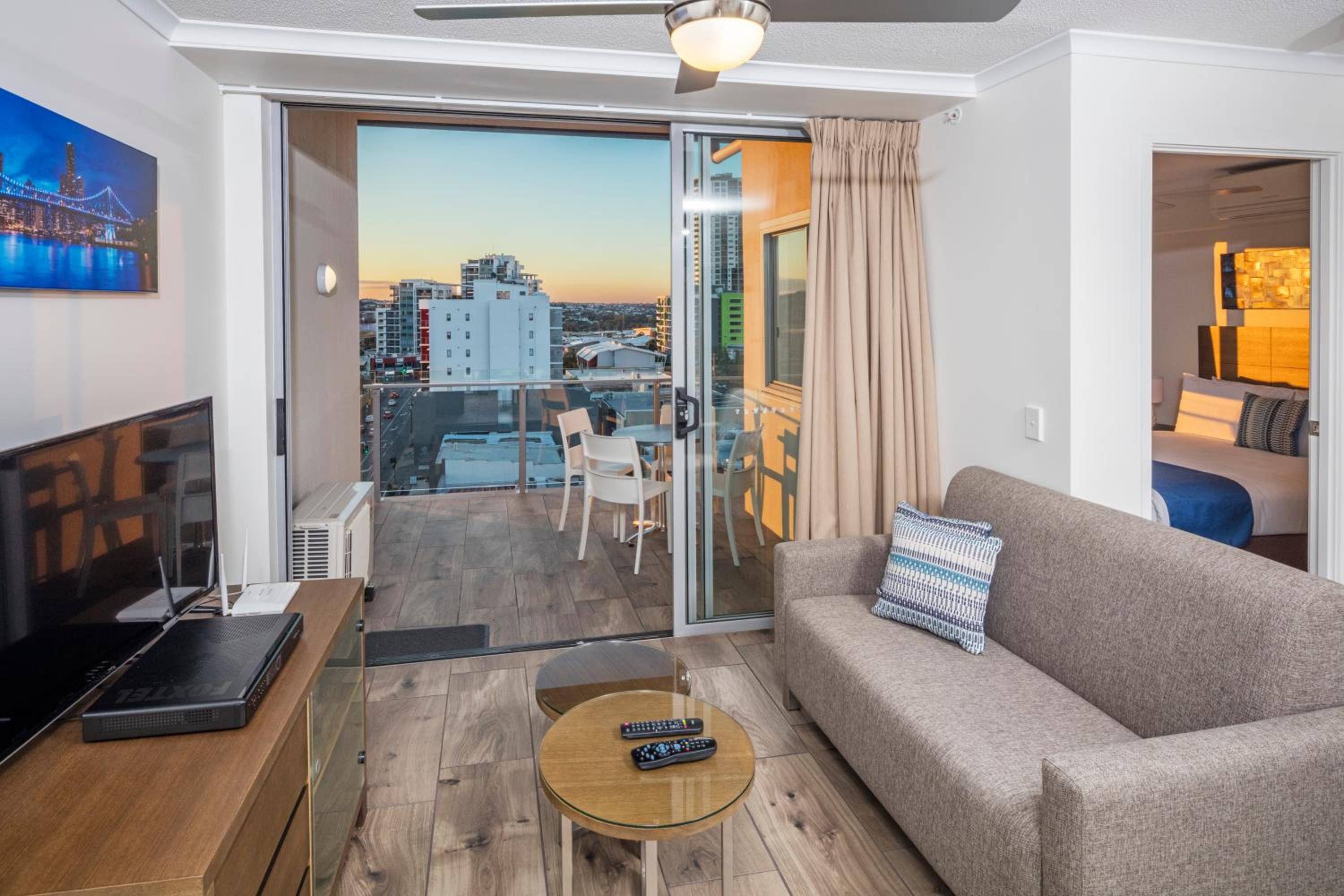 One-Bedroom Apartment - Governor