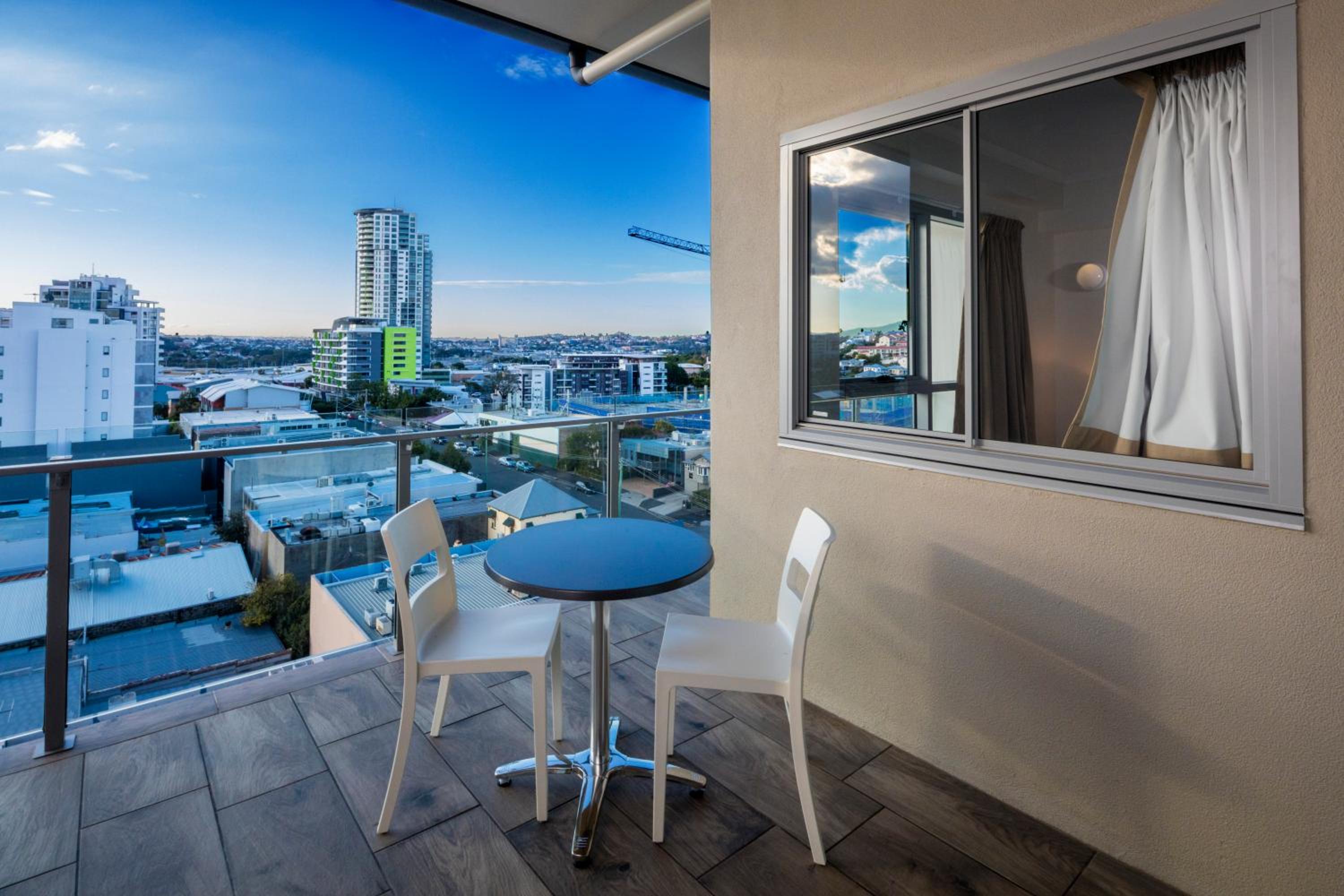 One-Bedroom Apartment - Governor